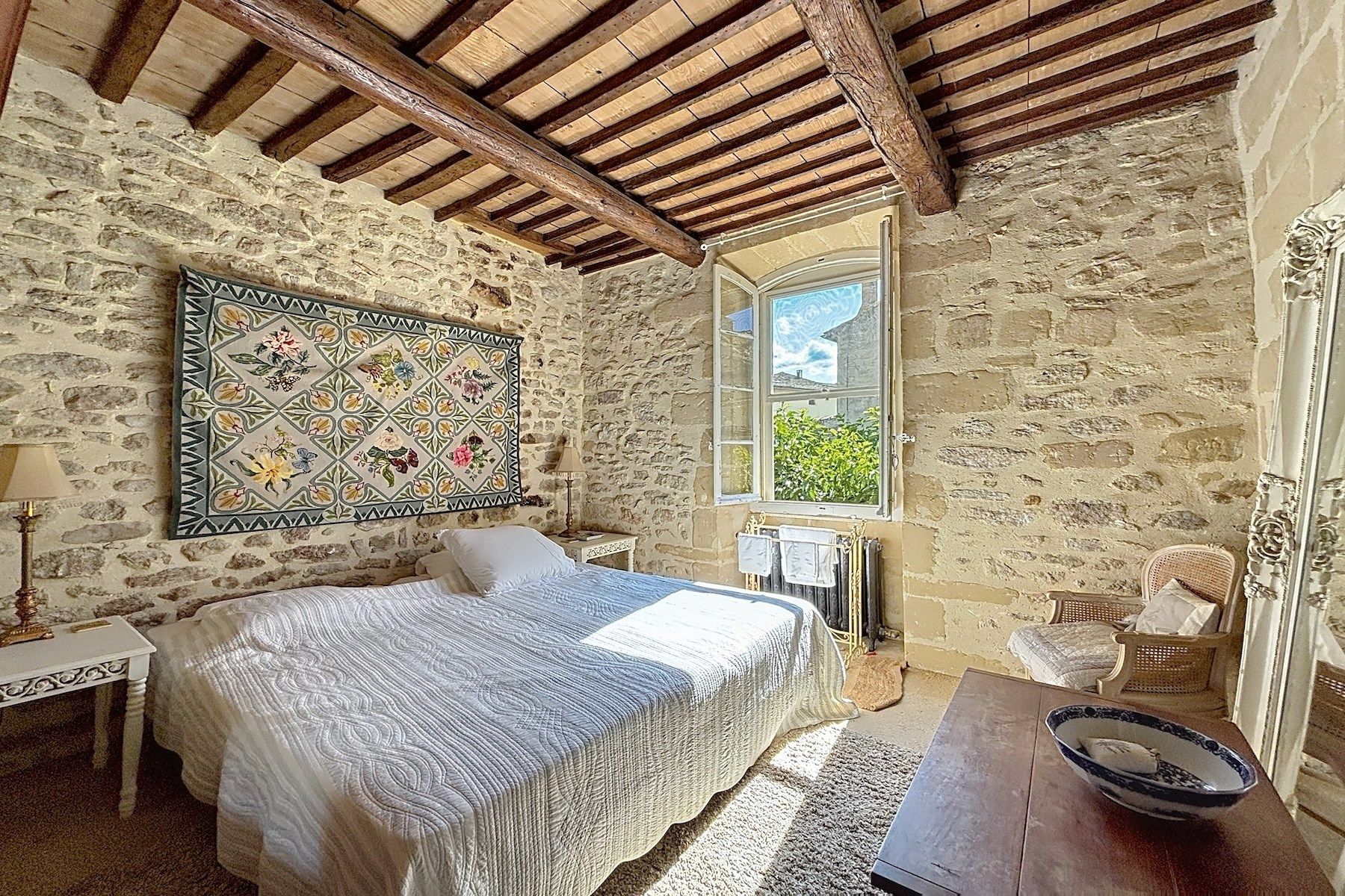 luxury house 12 Rooms for sale on UZES (30700)