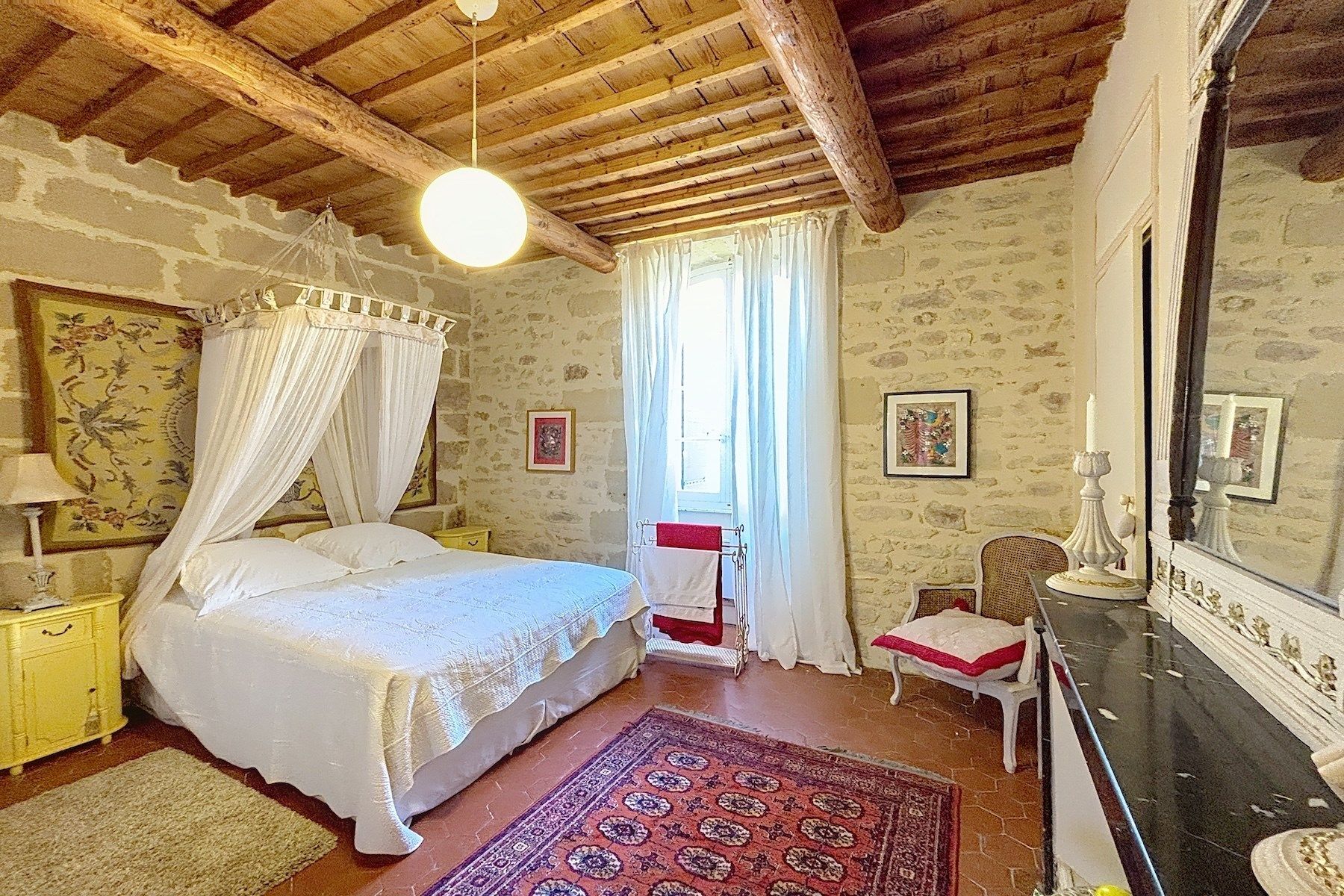 luxury house 12 Rooms for sale on UZES (30700)