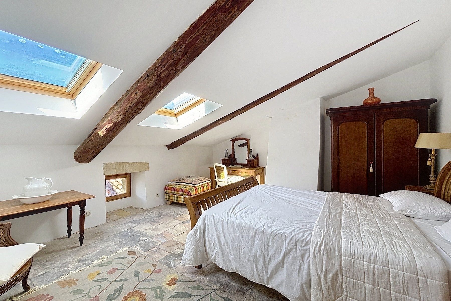 luxury house 12 Rooms for sale on UZES (30700)