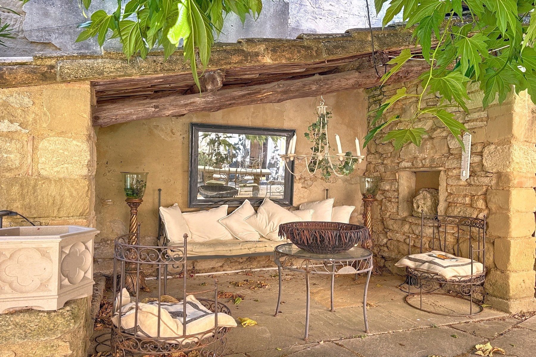 luxury house 12 Rooms for sale on UZES (30700)