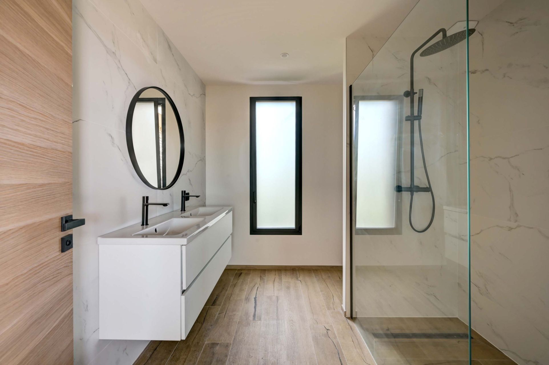 luxury house 7 Rooms for sale on SANARY SUR MER (83110)