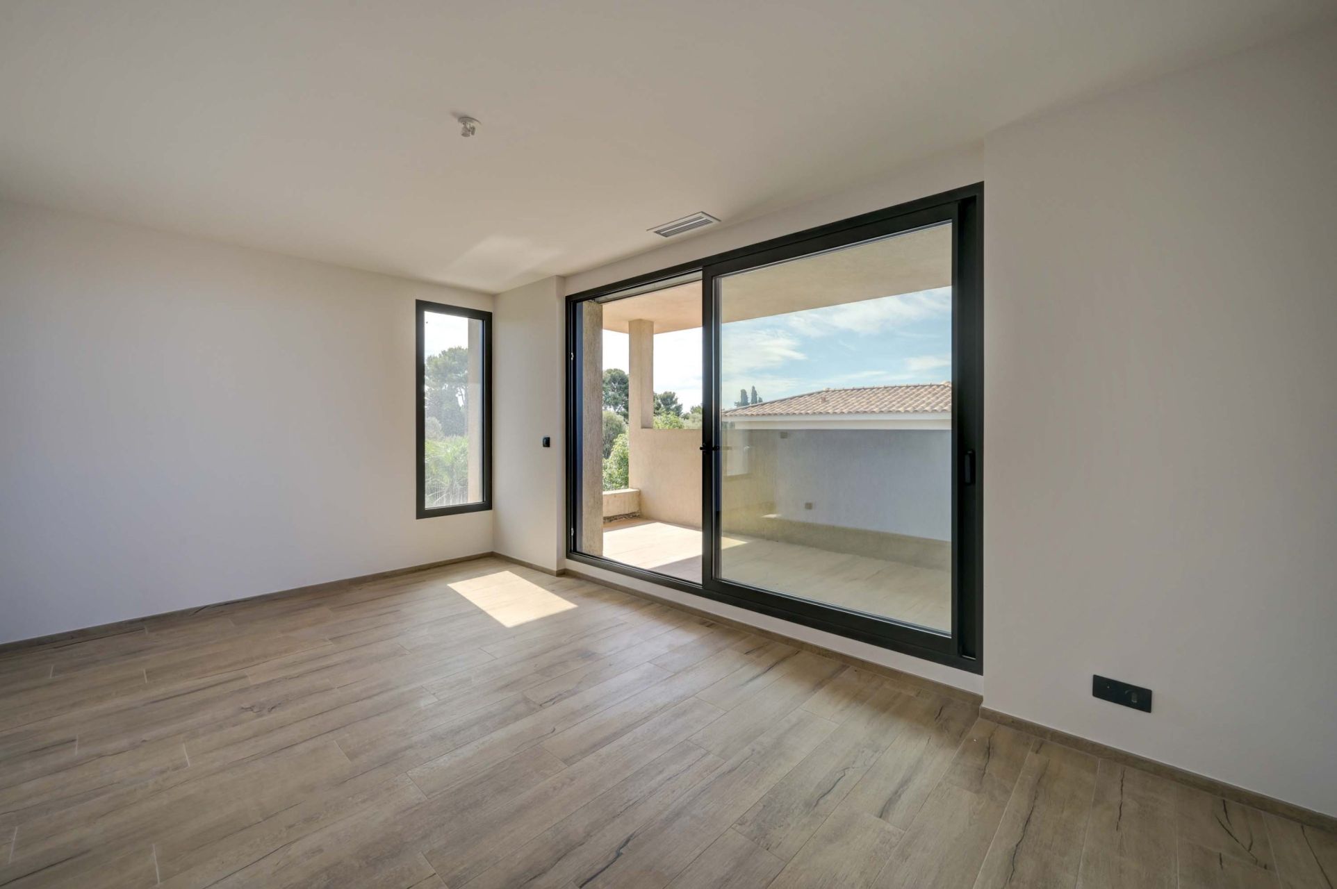 luxury house 7 Rooms for sale on SANARY SUR MER (83110)