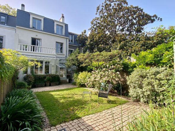 Vente Maison de luxe Tours 10 Pièces 212 m²