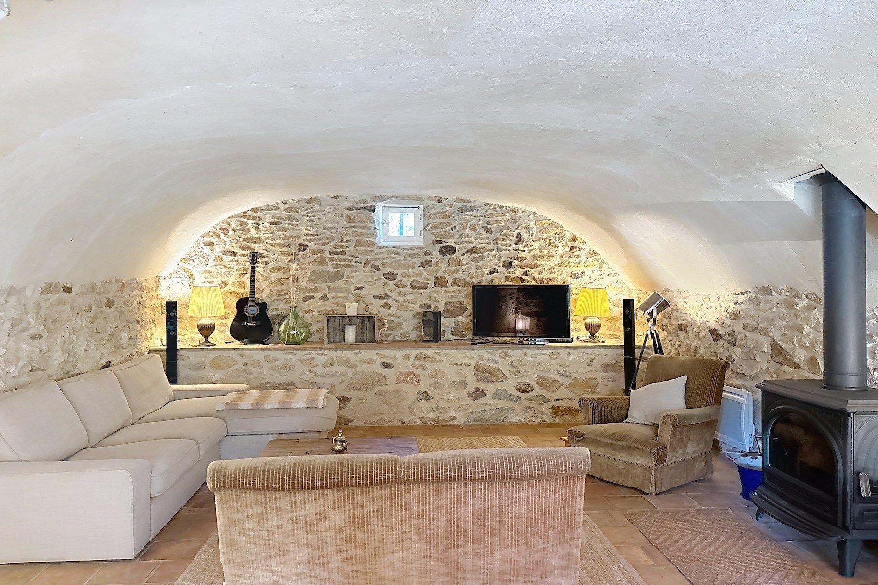 luxury house 7 Rooms for sale on UZES (30700)