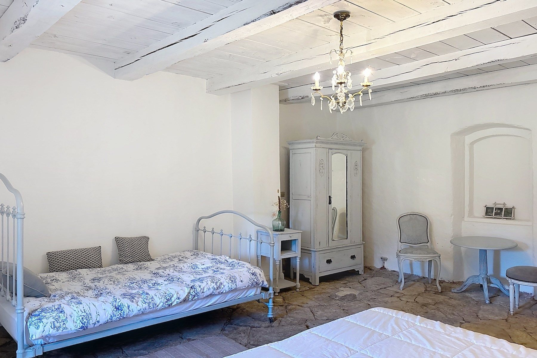 luxury house 7 Rooms for sale on UZES (30700)