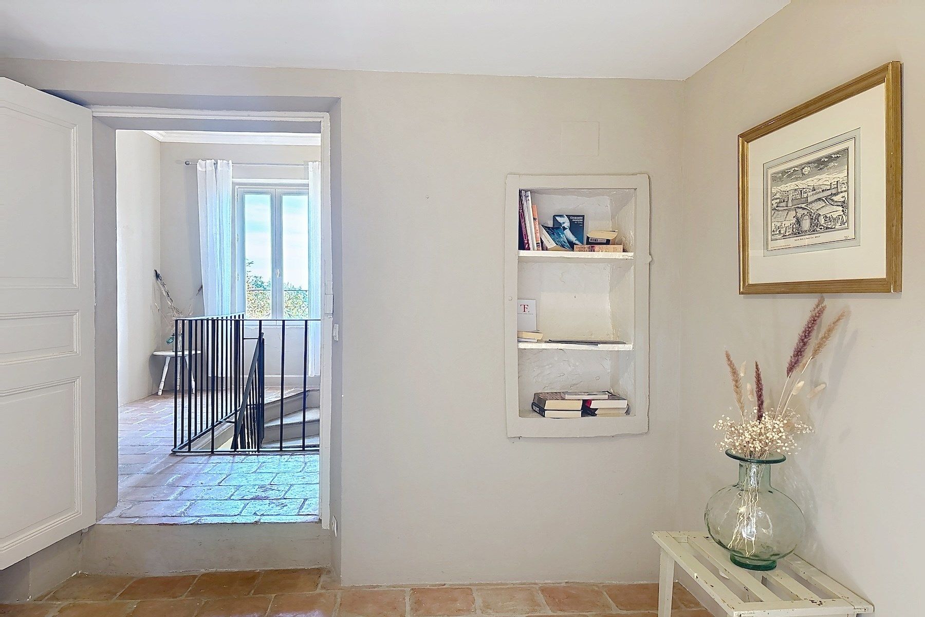 luxury house 7 Rooms for sale on UZES (30700)