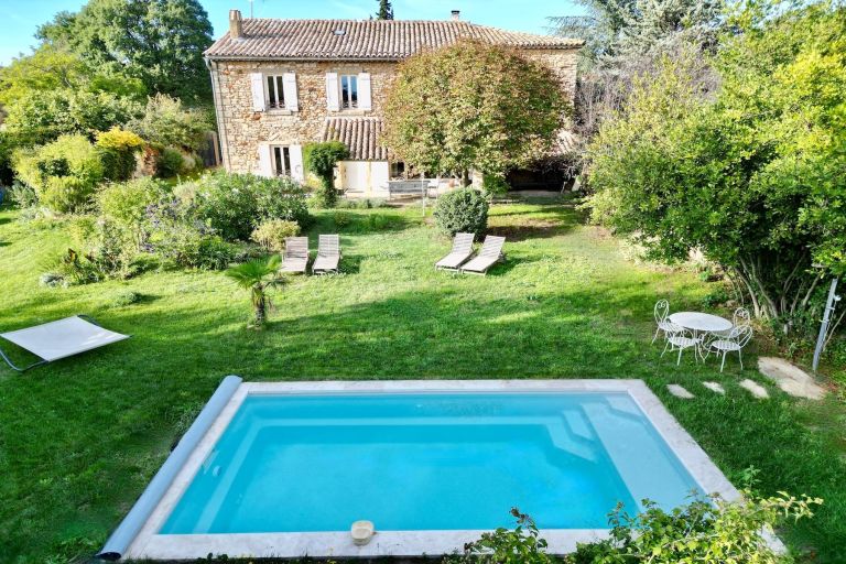 luxury house 7 Rooms for sale on UZES (30700)