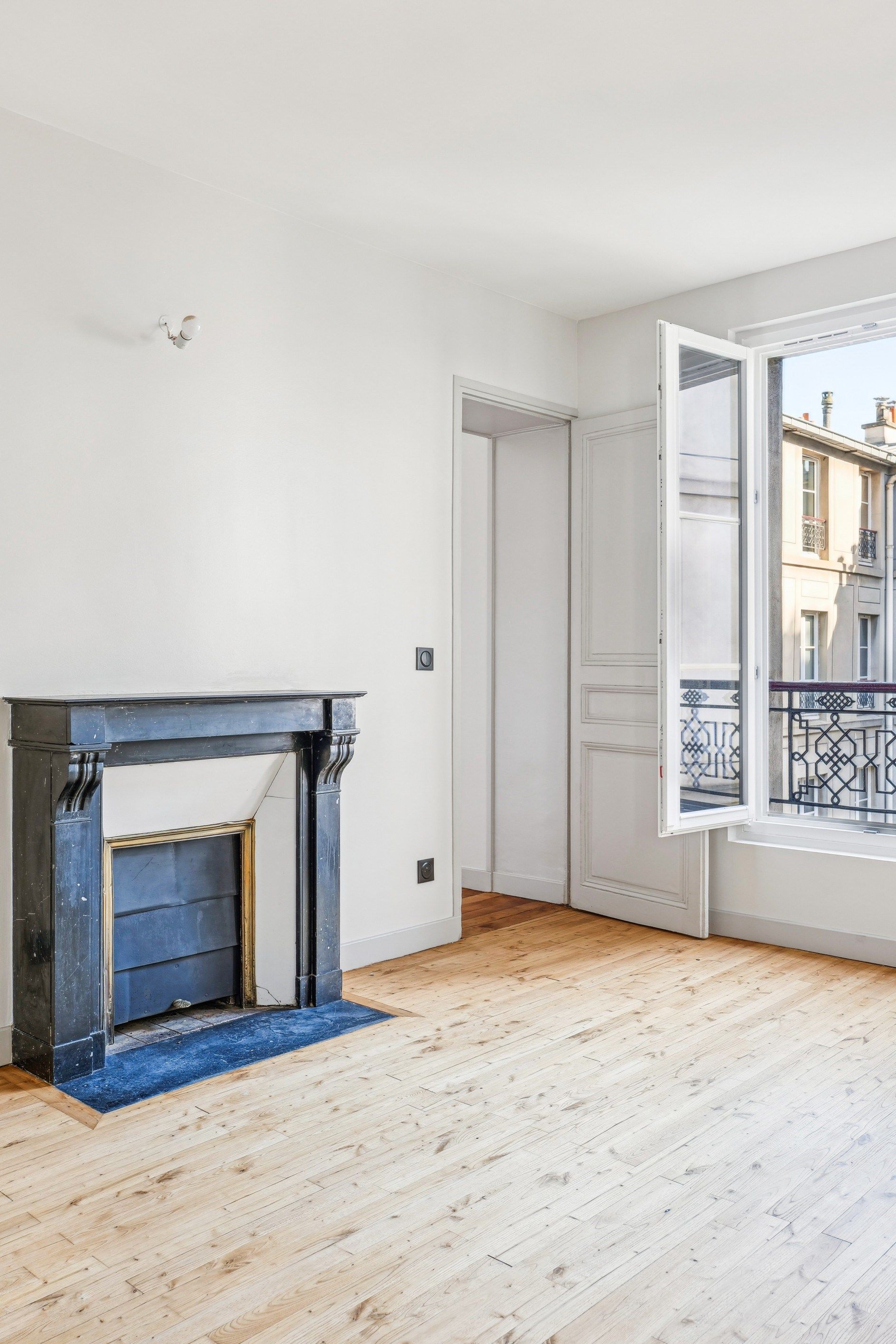 luxury apartment 4 Rooms for sale on PARIS (75007)
