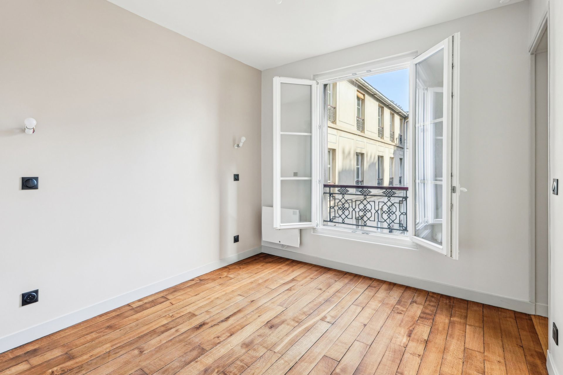 luxury apartment 4 Rooms for sale on PARIS (75007)