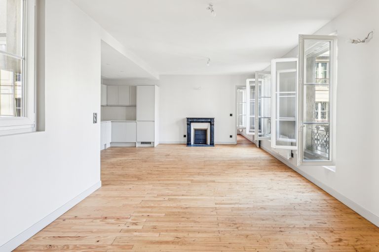 luxury apartment 4 Rooms for sale on PARIS (75007)