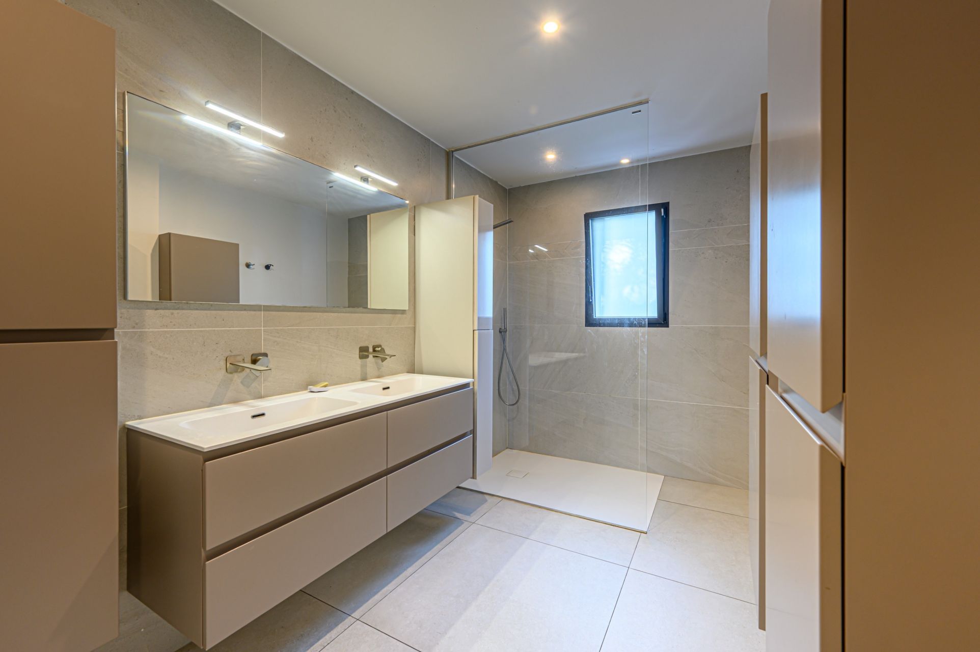 luxury house 9 Rooms for sale on LA BAULE (44500)