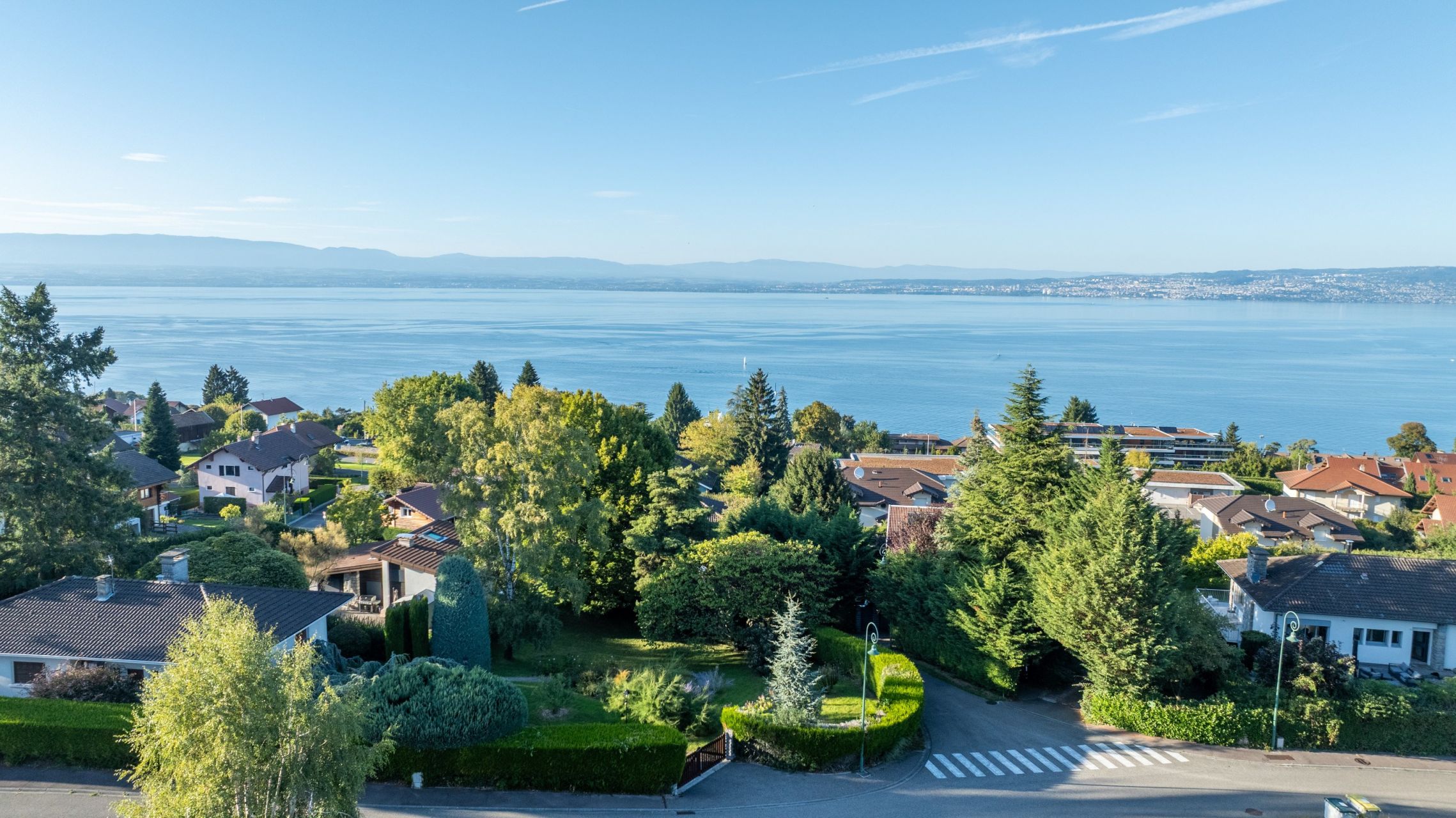 luxury house 8 Rooms for sale on NEUVECELLE (74500)