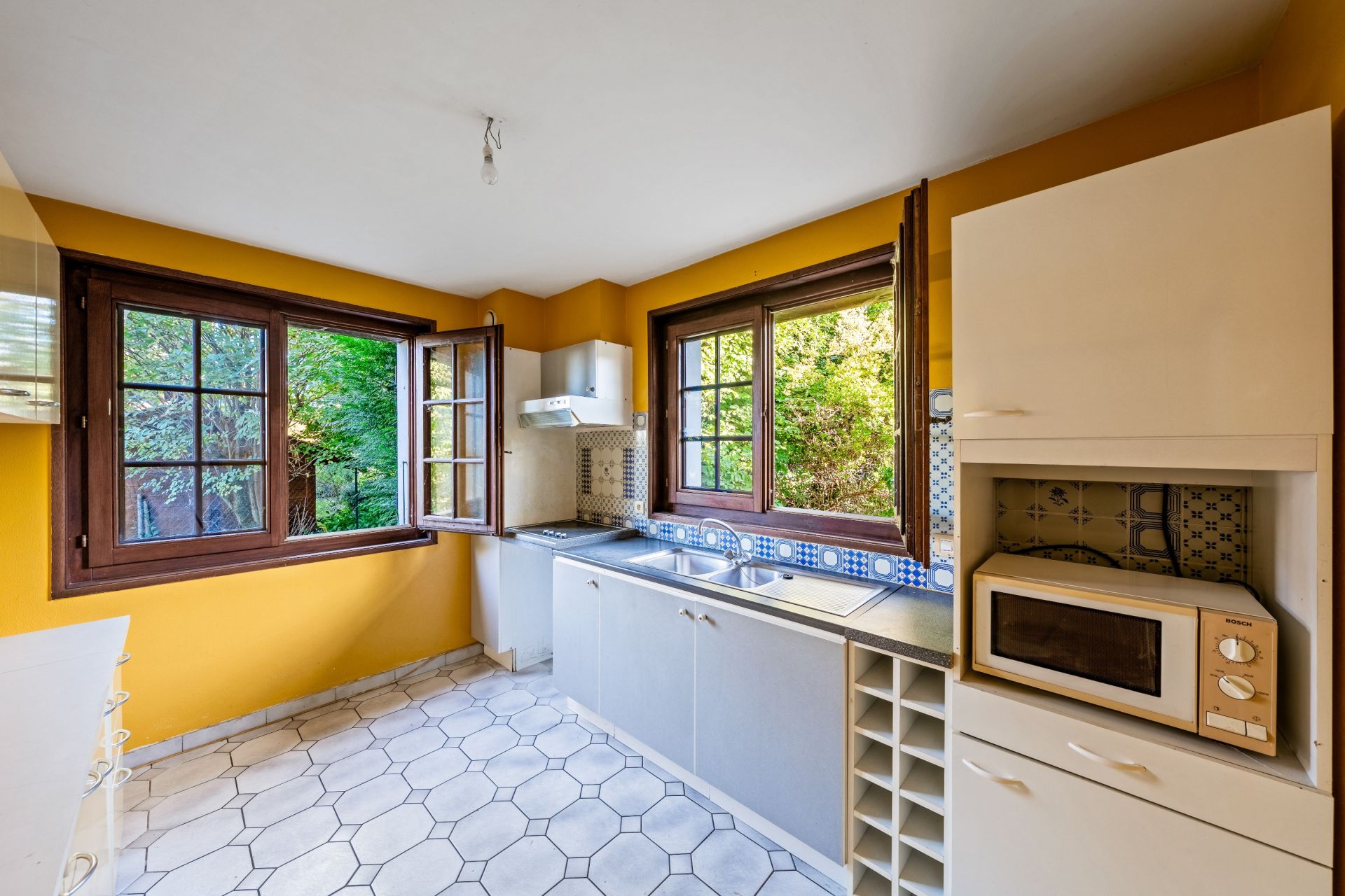 luxury house 8 Rooms for sale on NEUVECELLE (74500)