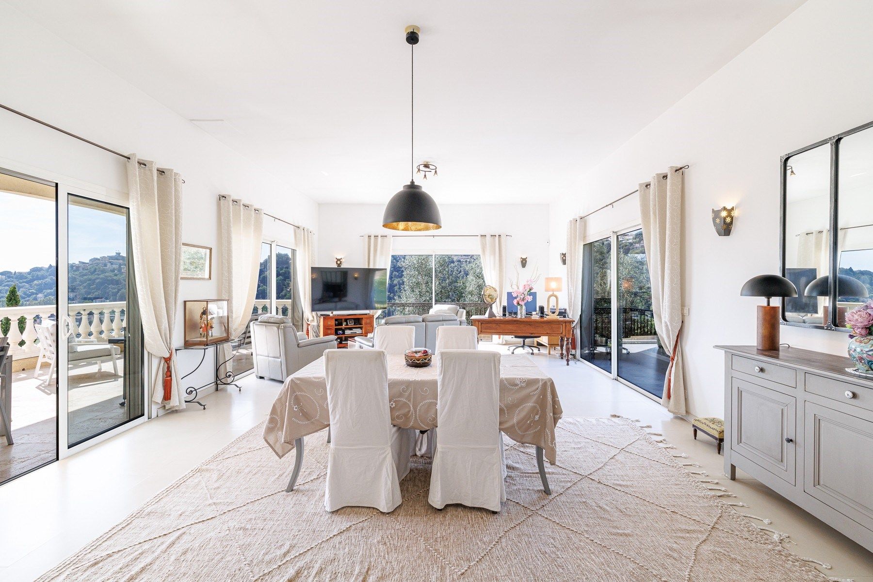luxury villa 7 Rooms for sale on CAGNES SUR MER (06800)