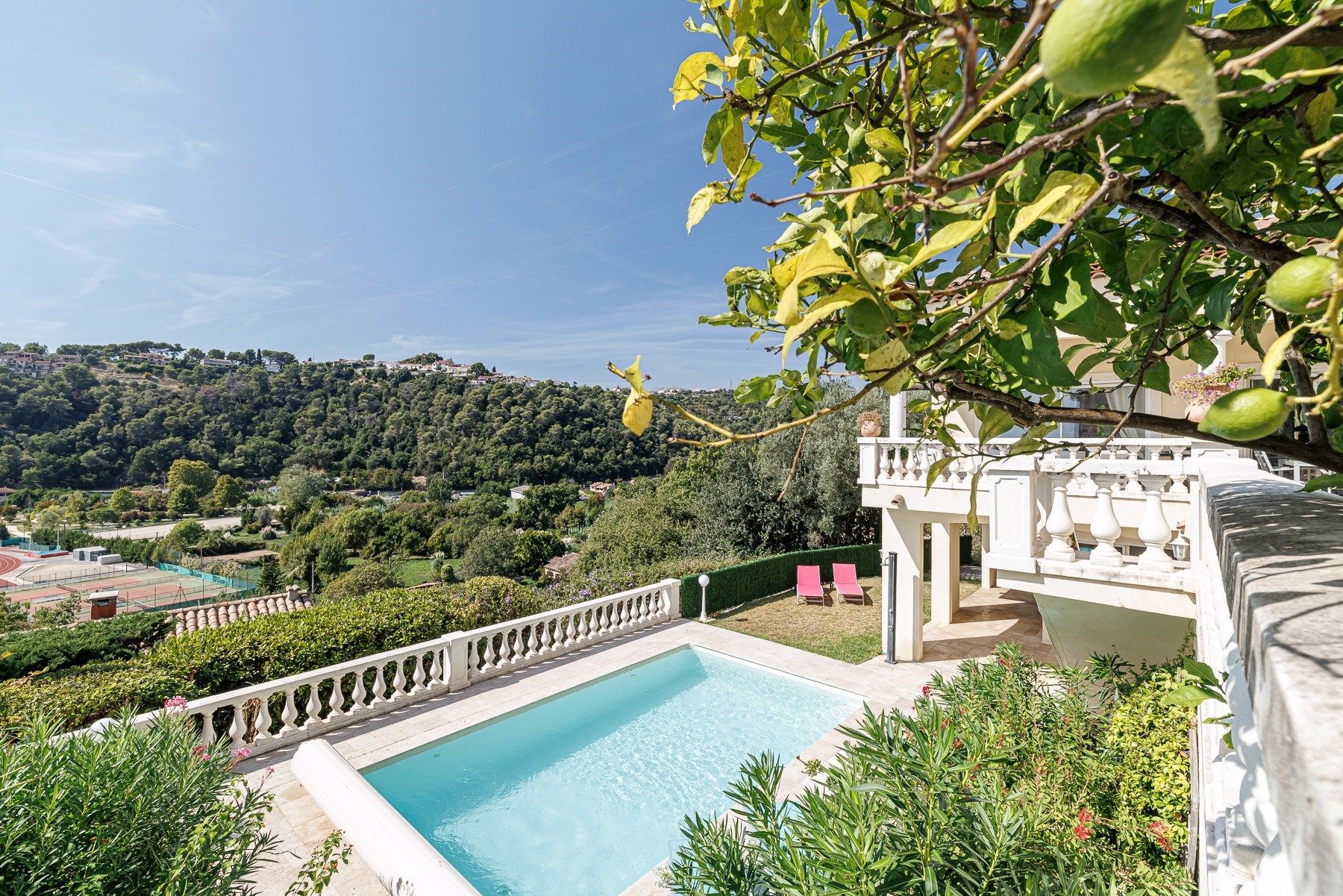 luxury villa 7 Rooms for sale on CAGNES SUR MER (06800)