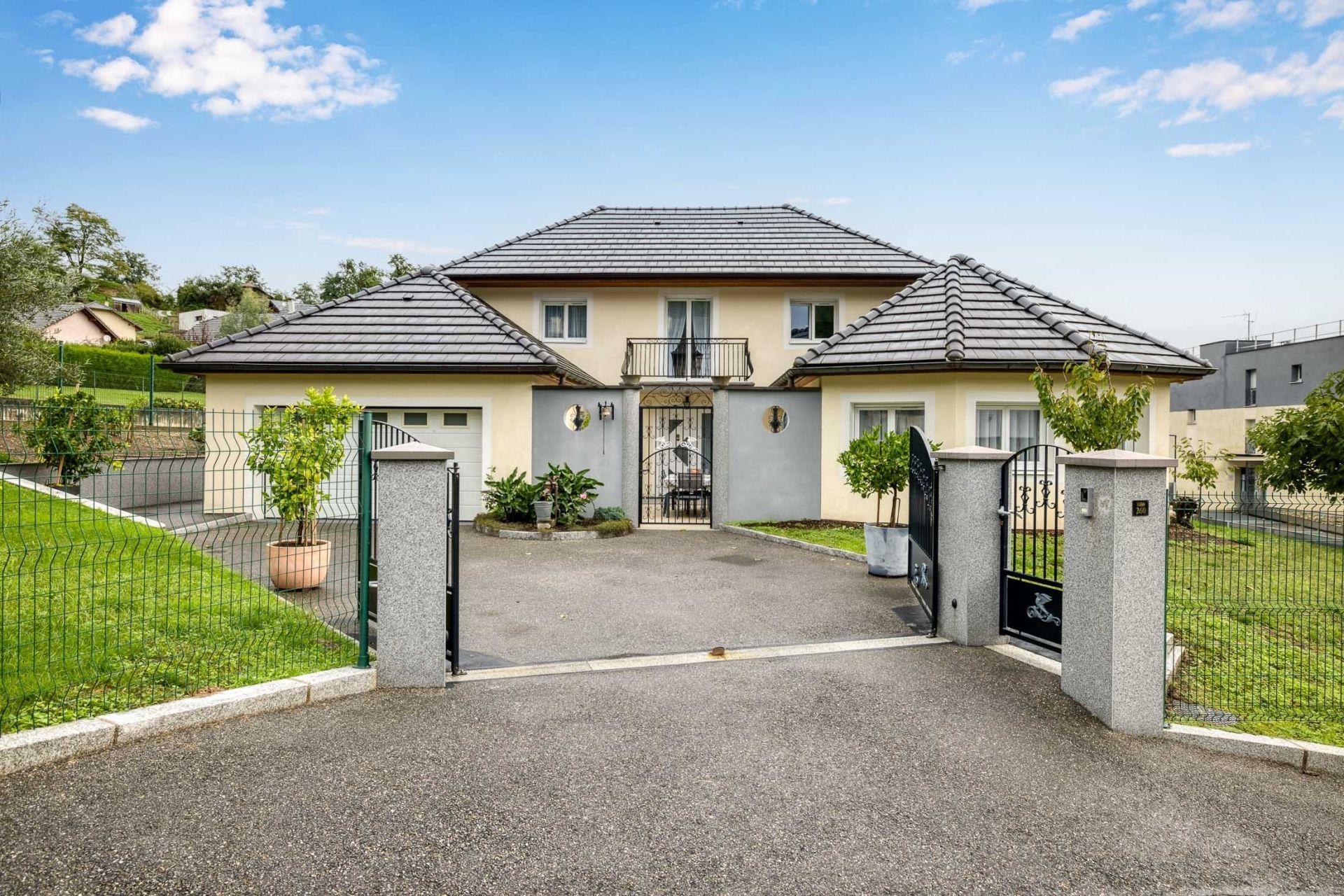 luxury house 6 Rooms for sale on LE BOURGET DU LAC (73370)