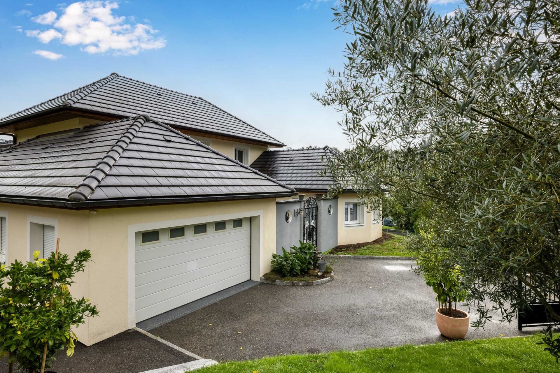 luxury house 6 Rooms for sale on LE BOURGET DU LAC (73370)