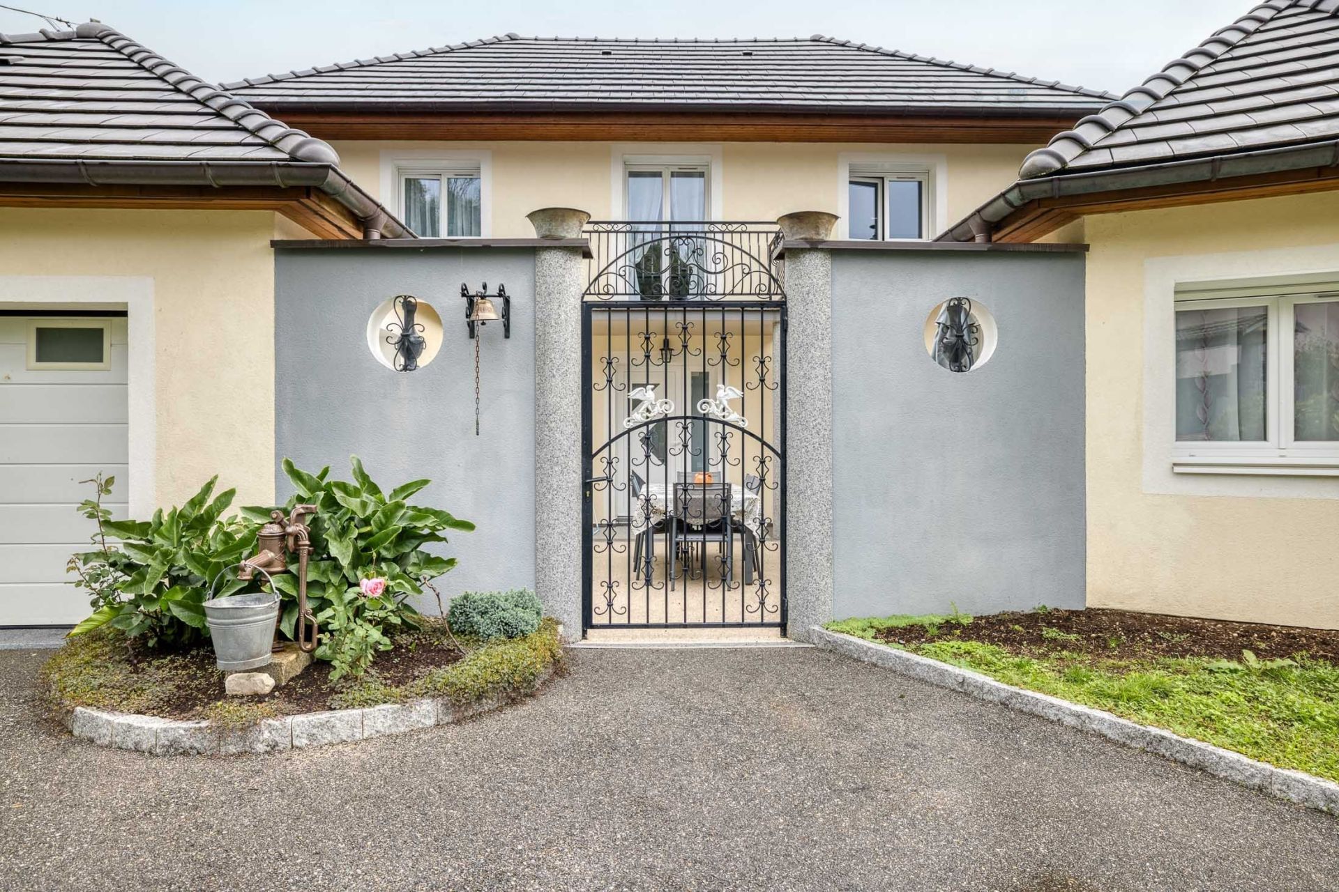 luxury house 6 Rooms for sale on LE BOURGET DU LAC (73370)