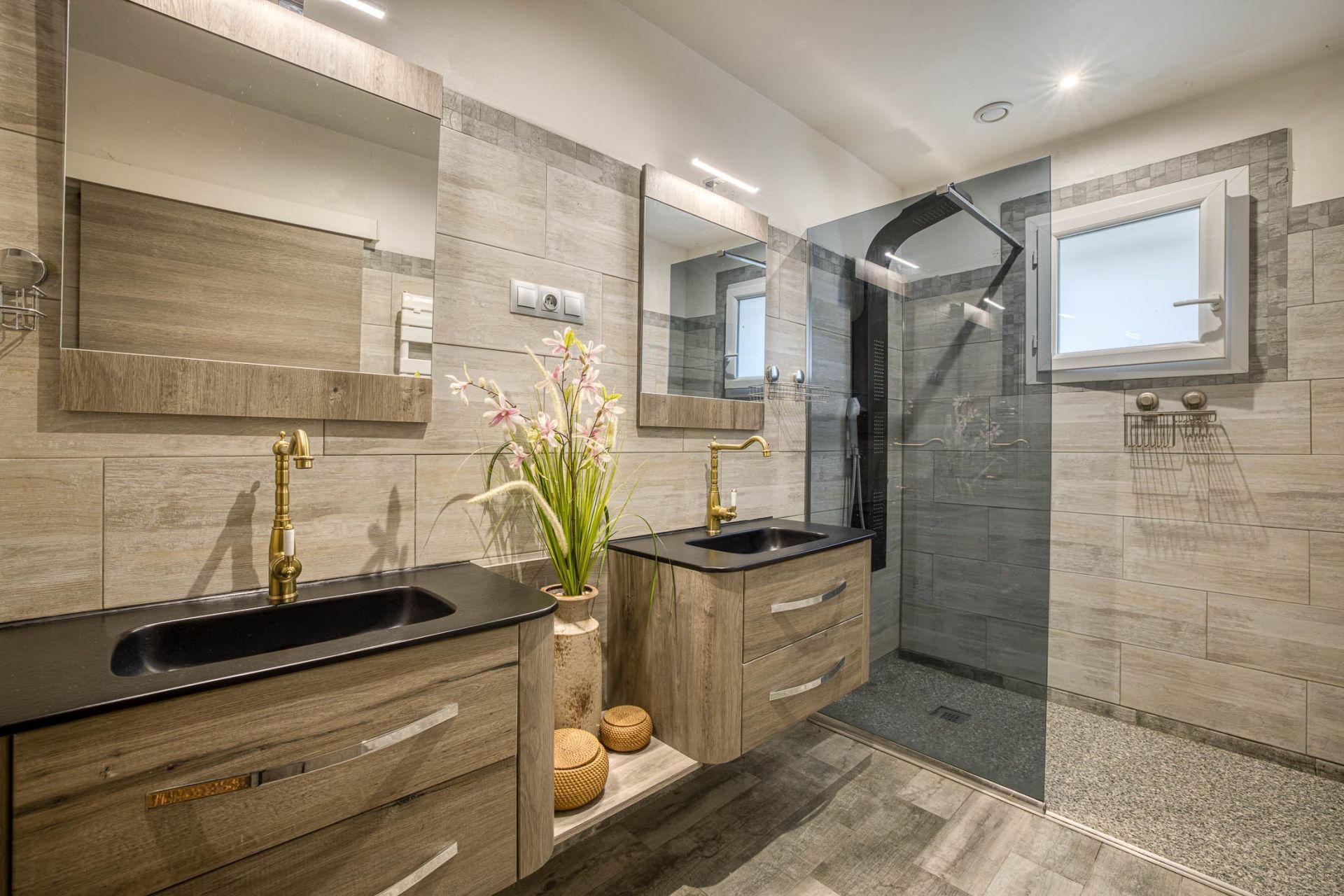 luxury house 6 Rooms for sale on LE BOURGET DU LAC (73370)