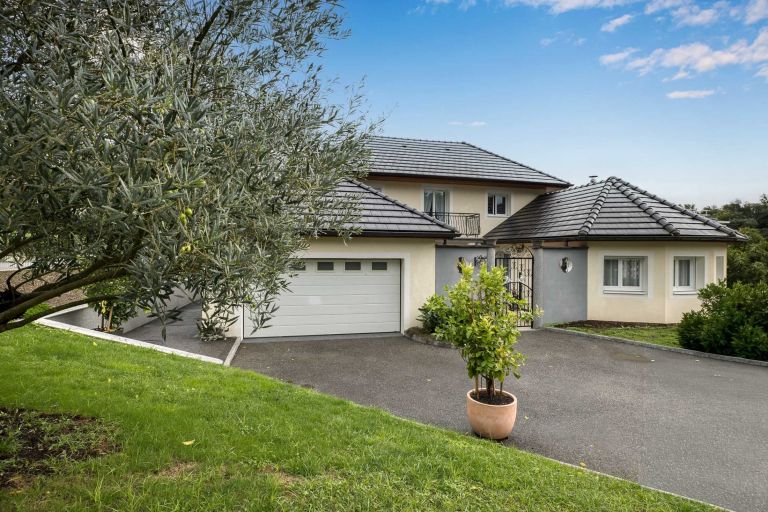 luxury house 6 Rooms for sale on LE BOURGET DU LAC (73370)