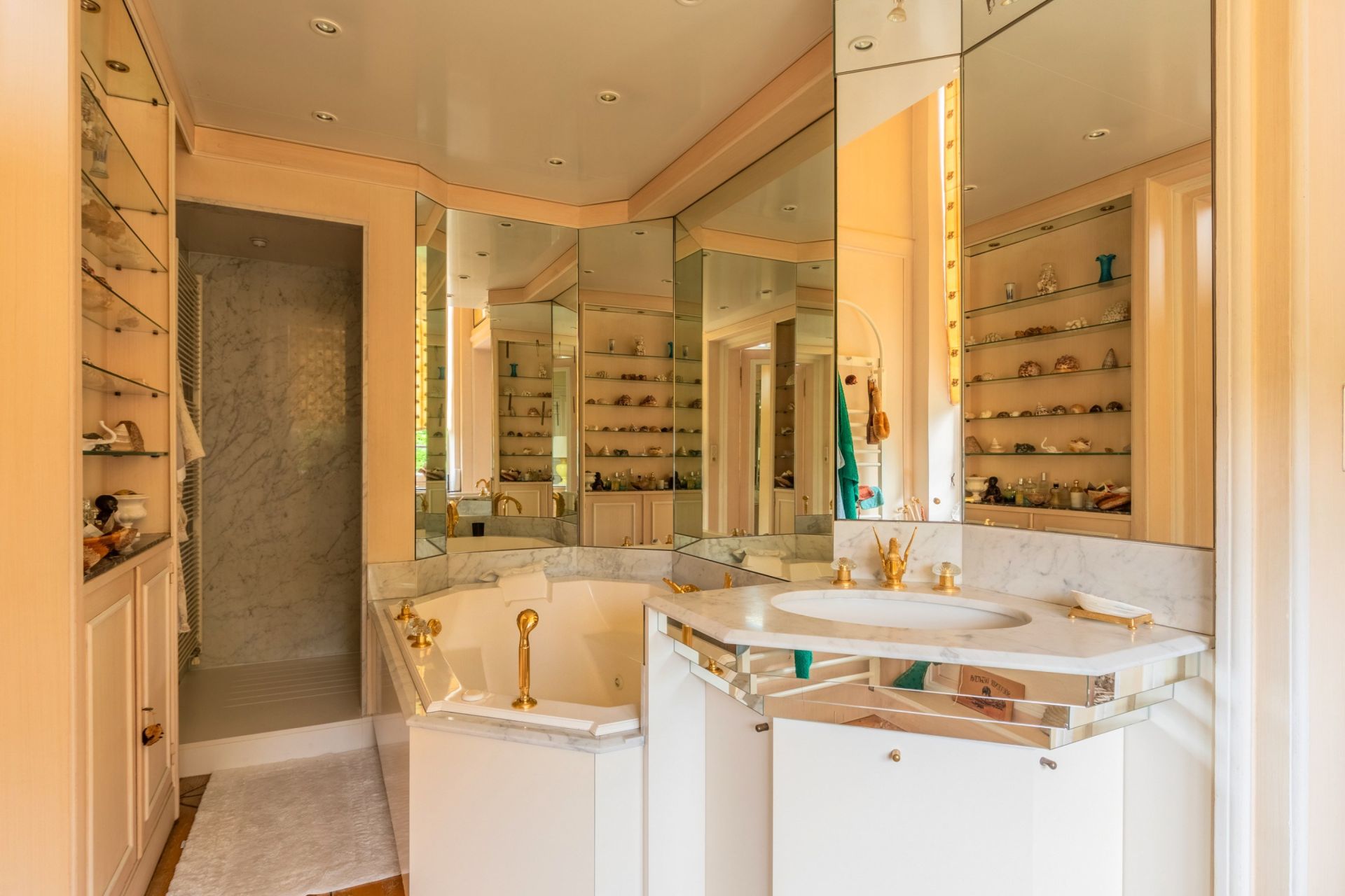 building for sale on LILLE (59000)