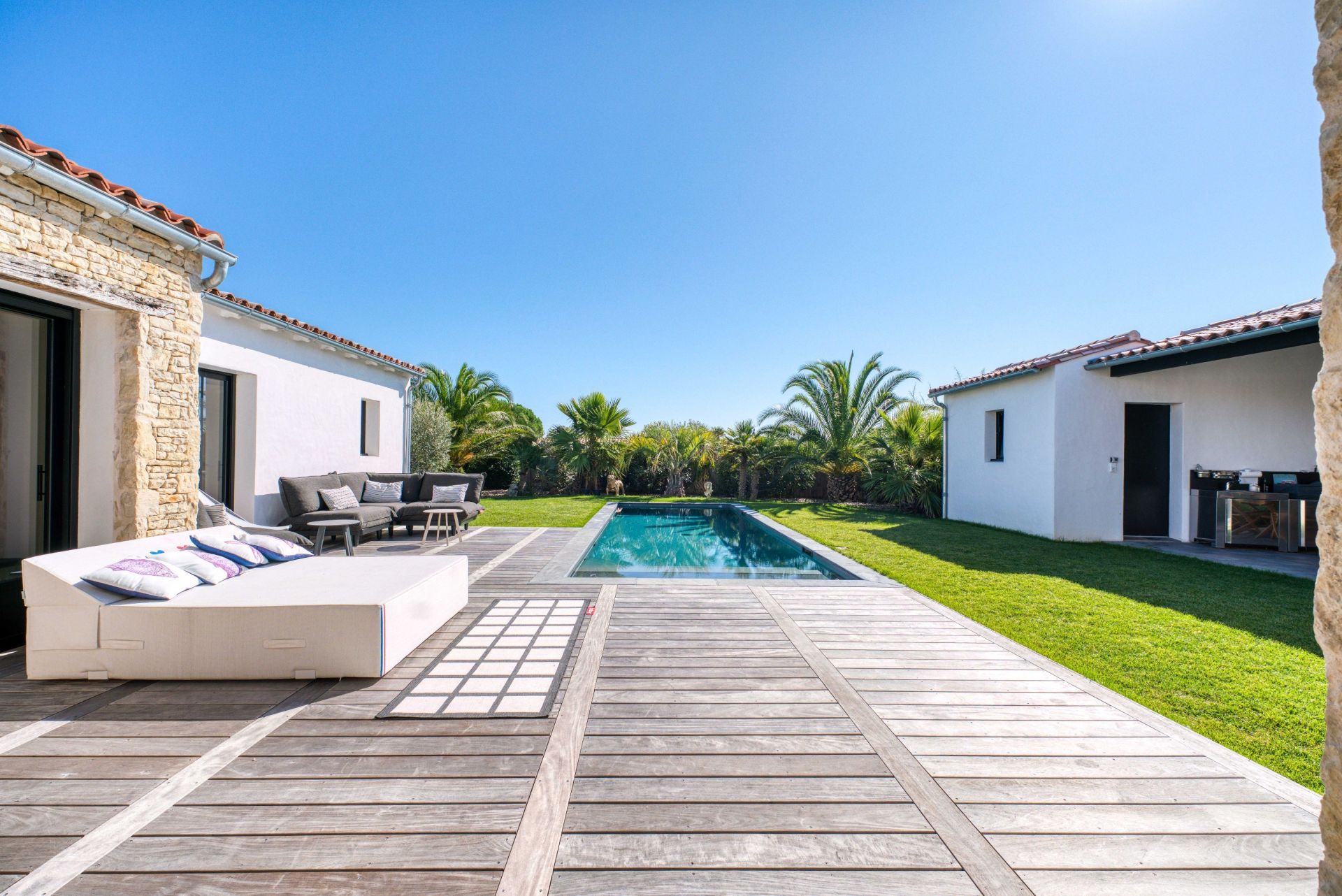 luxury house 8 Rooms for sale on LE BOIS PLAGE EN RE (17580)