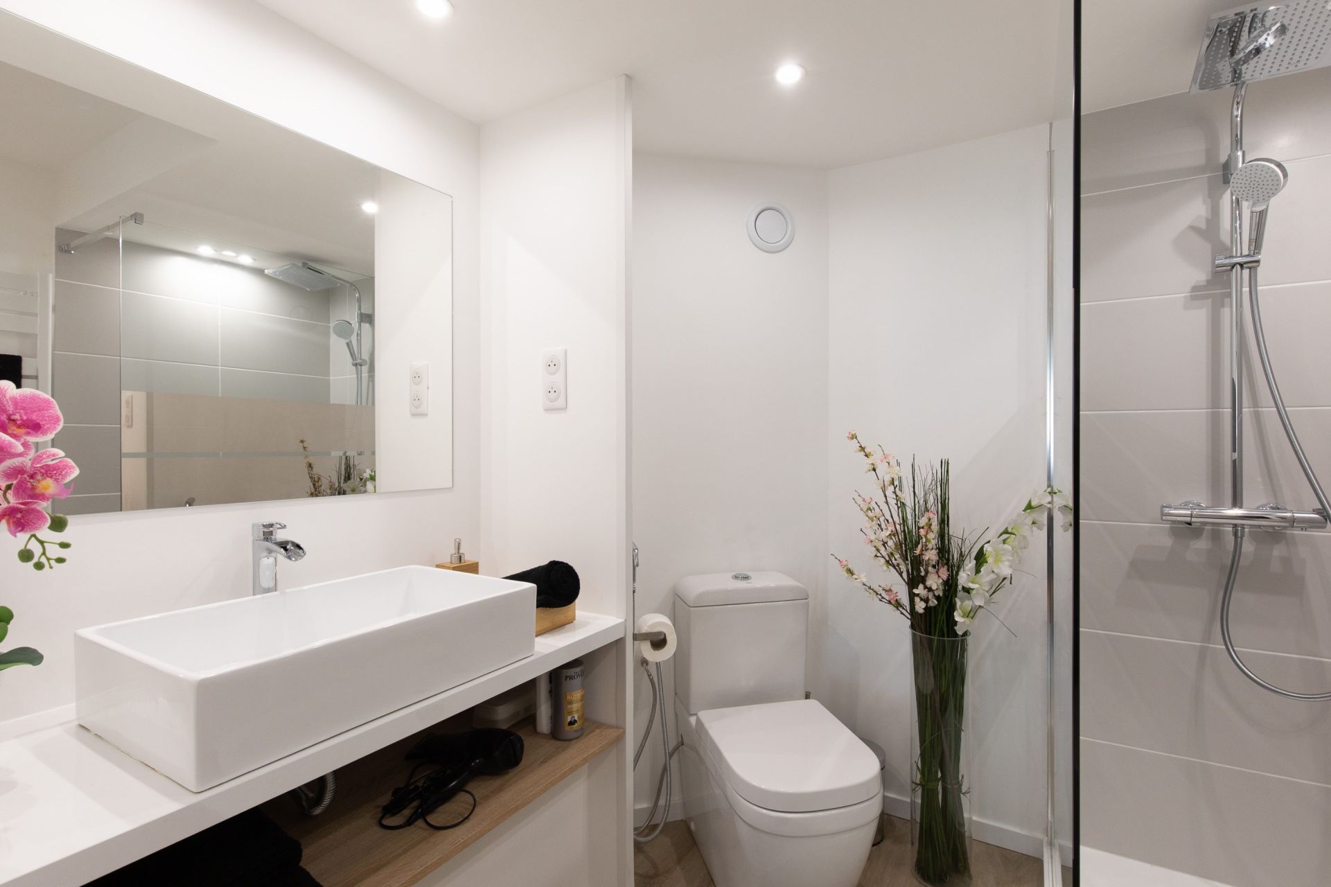 luxury apartment 4 Rooms for sale on CANNES (06400)