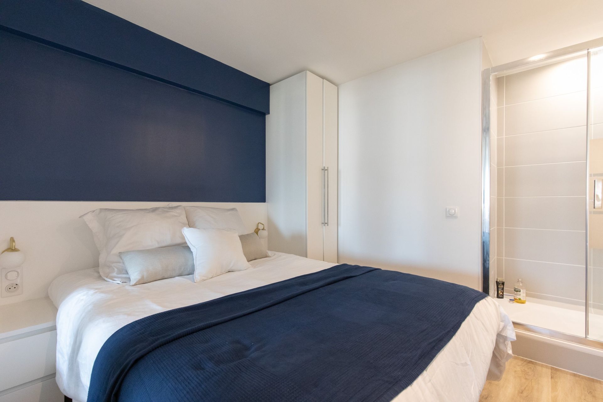 luxury apartment 4 Rooms for sale on CANNES (06400)