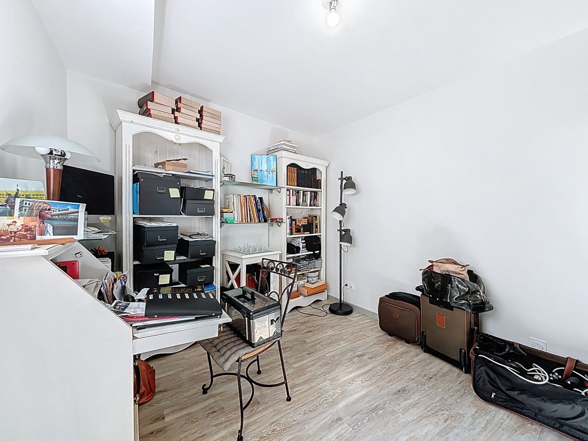 luxury apartment 4 Rooms for sale on CIBOURE (64500)