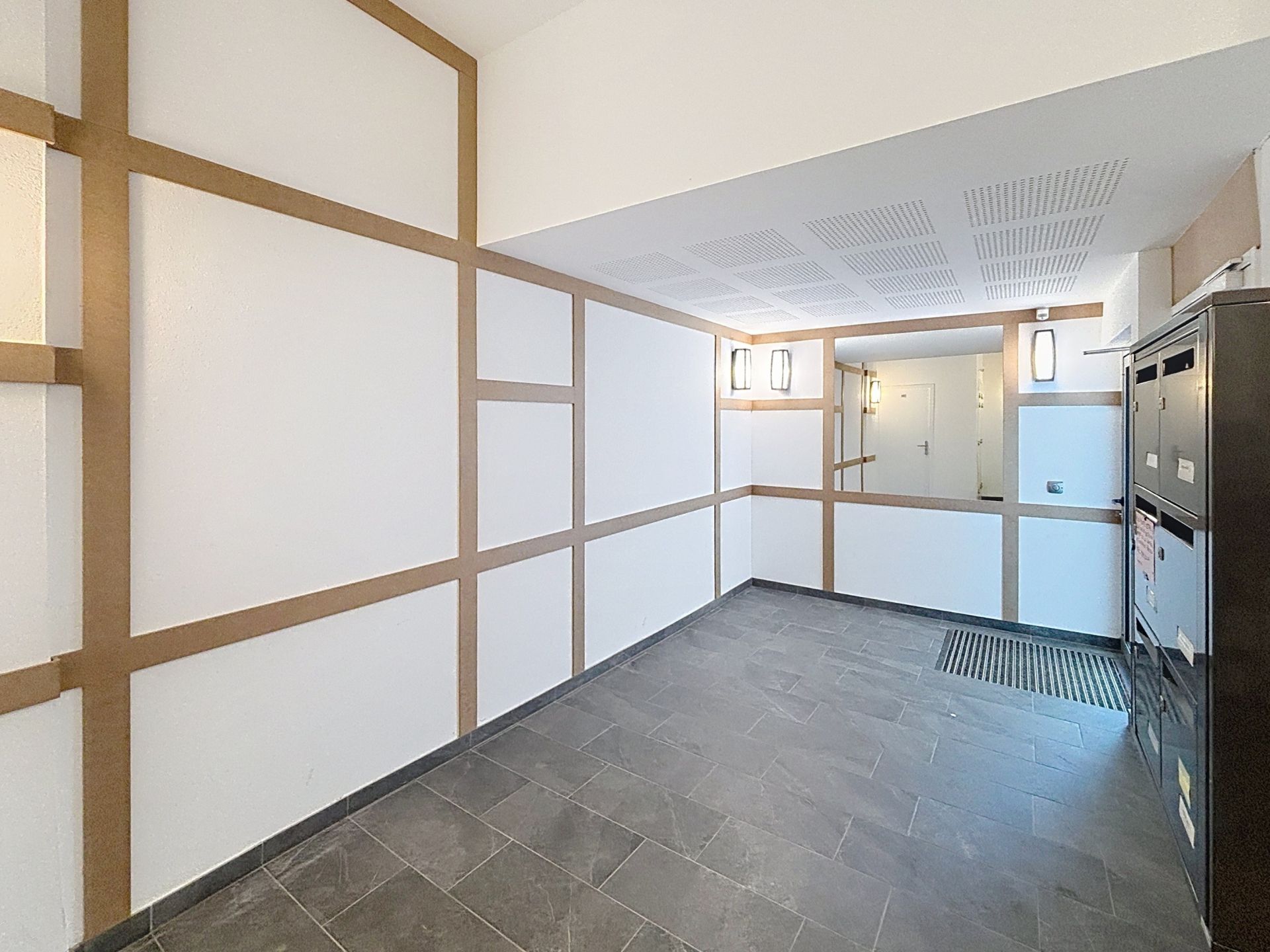 luxury apartment 4 Rooms for sale on CIBOURE (64500)