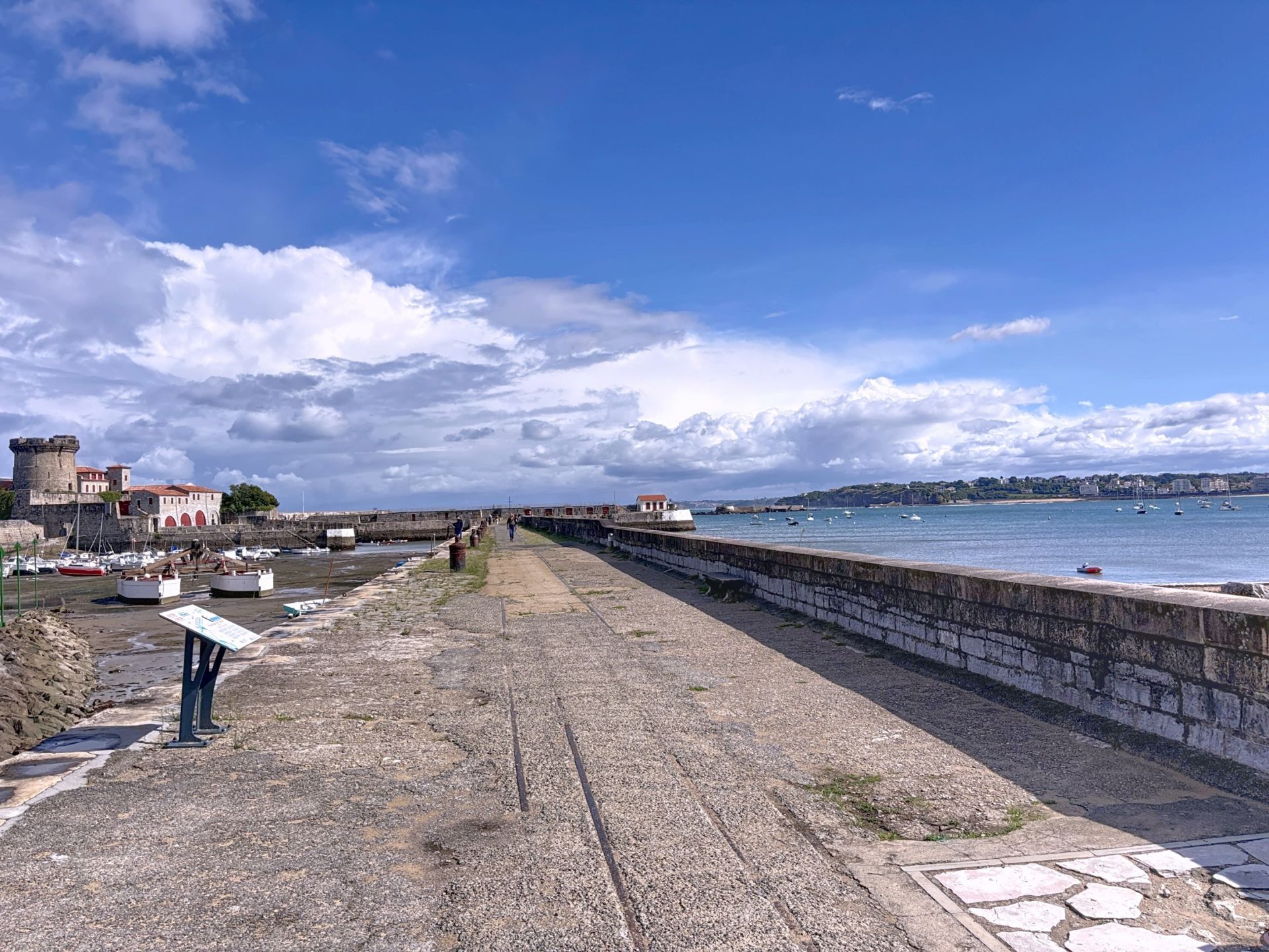 luxury apartment 4 Rooms for sale on CIBOURE (64500)