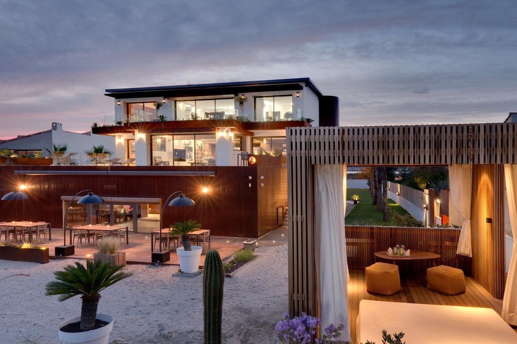 luxury house 9 Rooms for sale on FRONTIGNAN (34110)