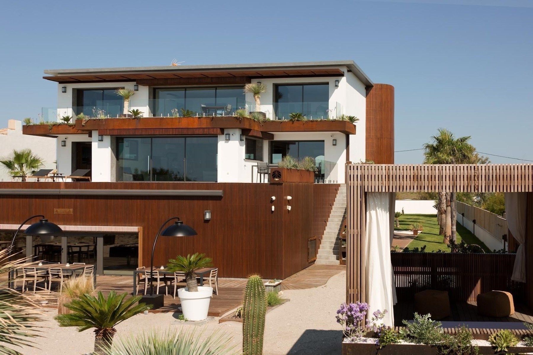 luxury house 9 Rooms for sale on FRONTIGNAN (34110)