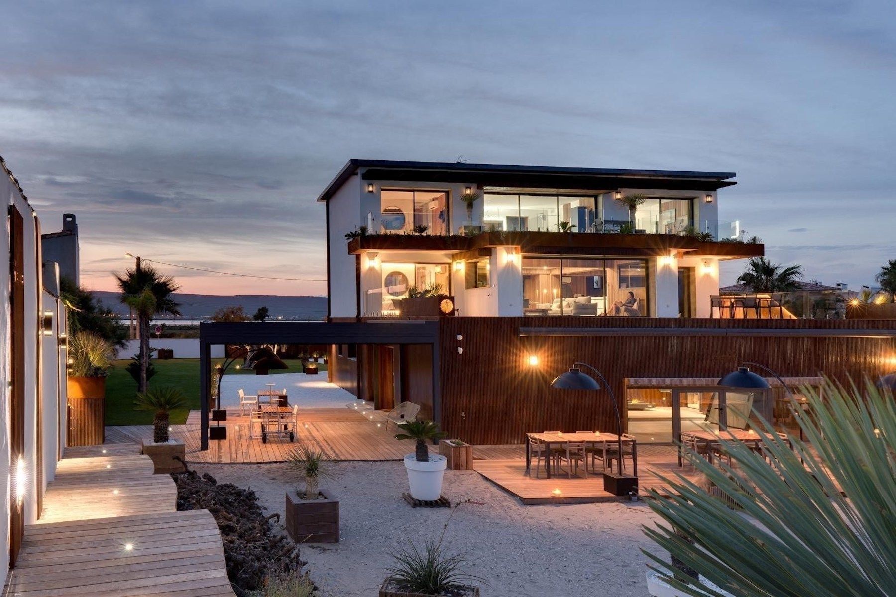 luxury house 9 Rooms for sale on FRONTIGNAN (34110)