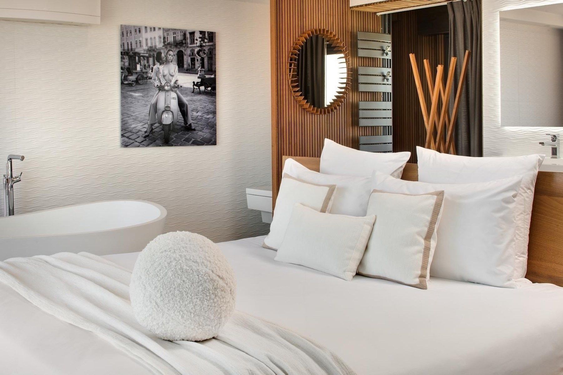 luxury house 9 Rooms for sale on FRONTIGNAN (34110)