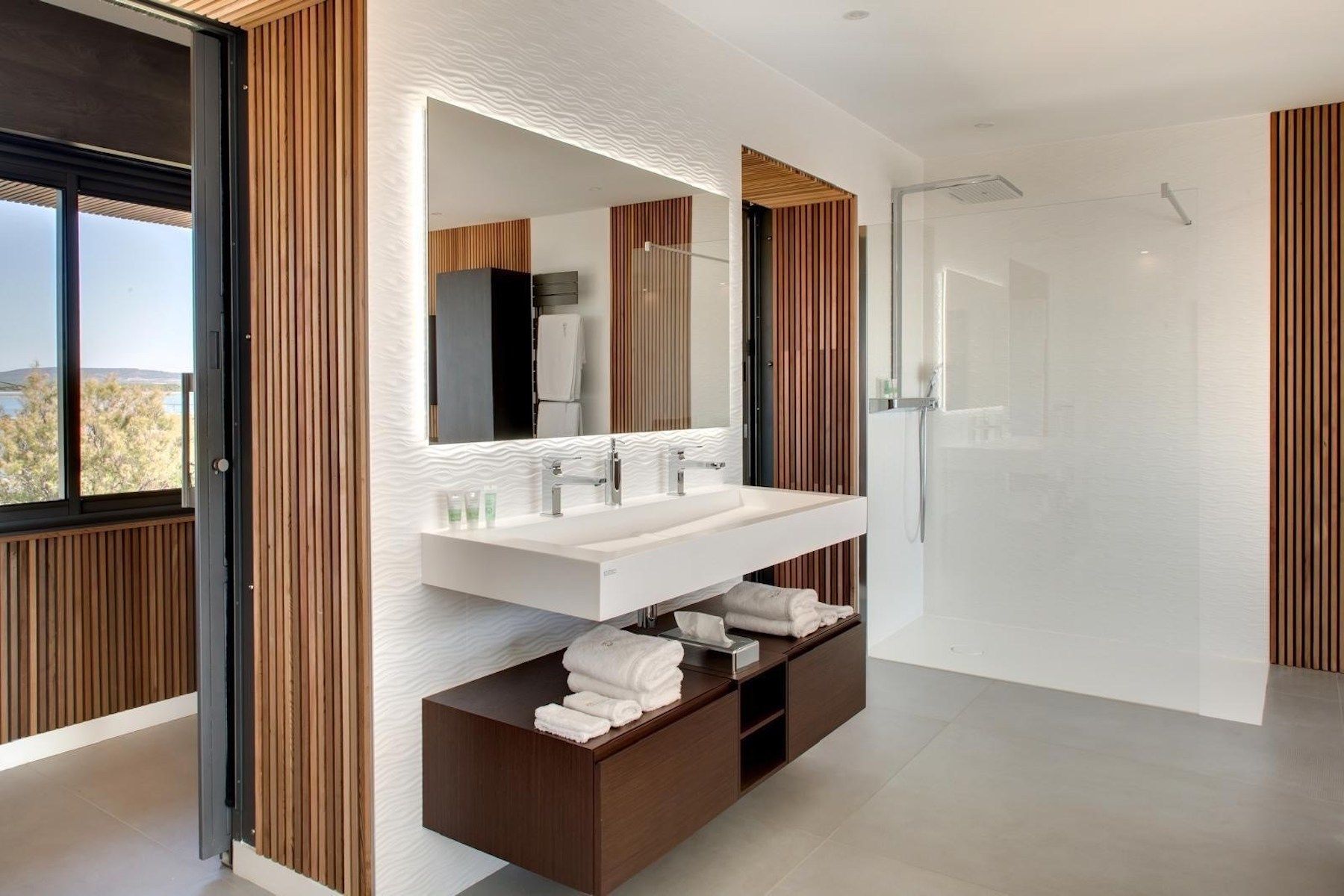 luxury house 9 Rooms for sale on FRONTIGNAN (34110)