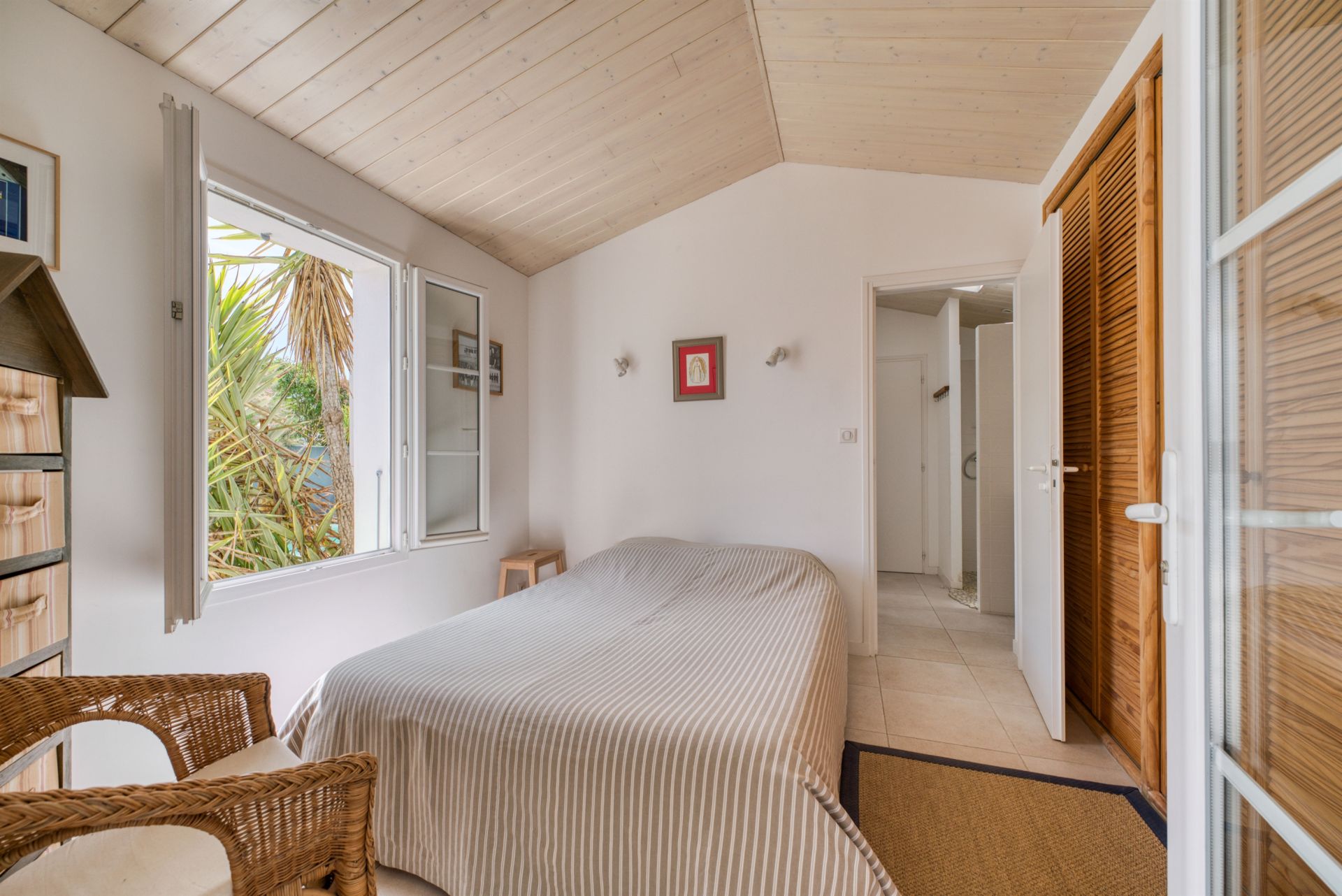 luxury villa 8 Rooms for sale on LA BREE LES BAINS (17840)