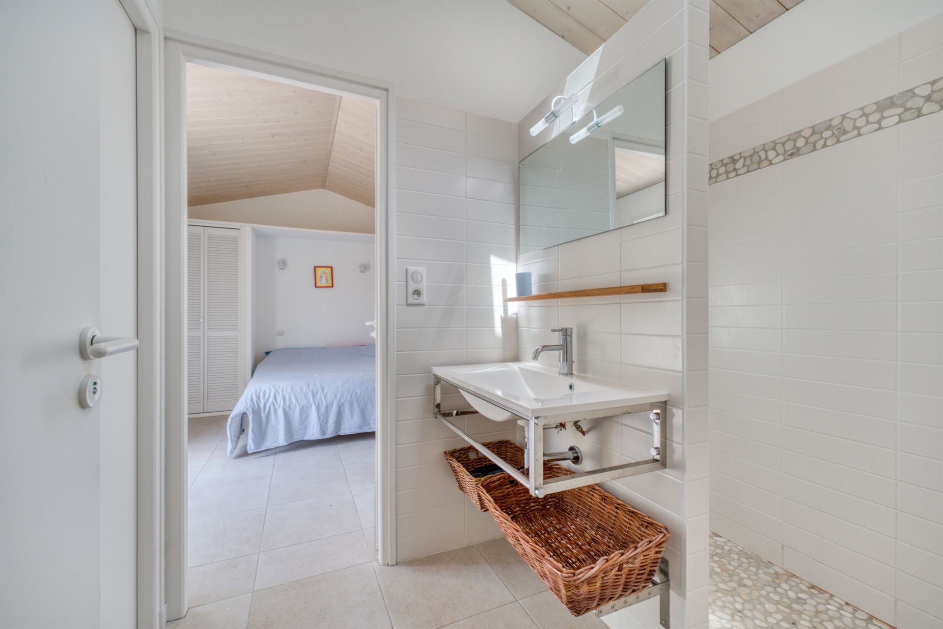 luxury villa 8 Rooms for sale on LA BREE LES BAINS (17840)