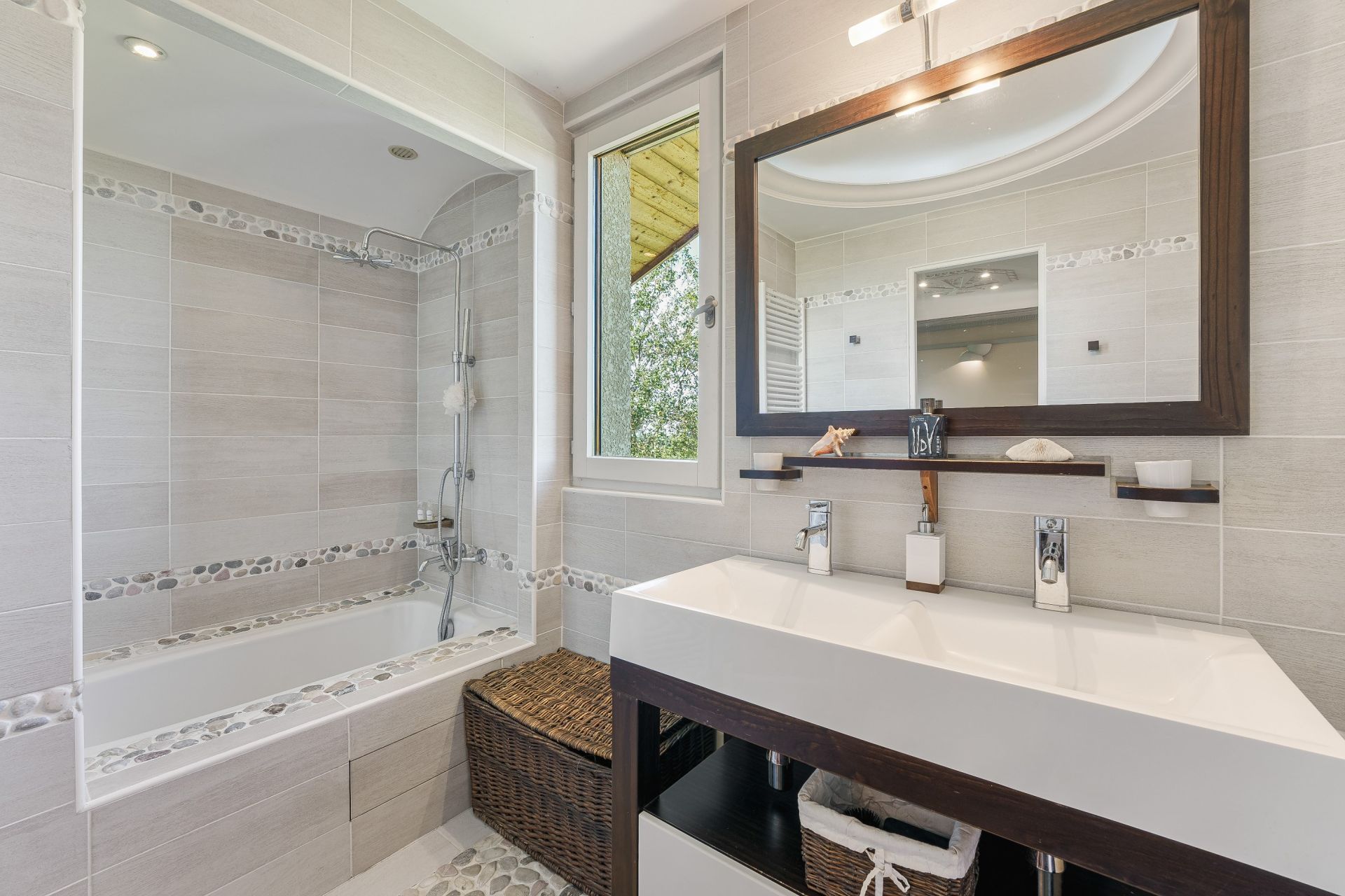 luxury house 6 Rooms for sale on ST PAUL EN CHABLAIS (74500)