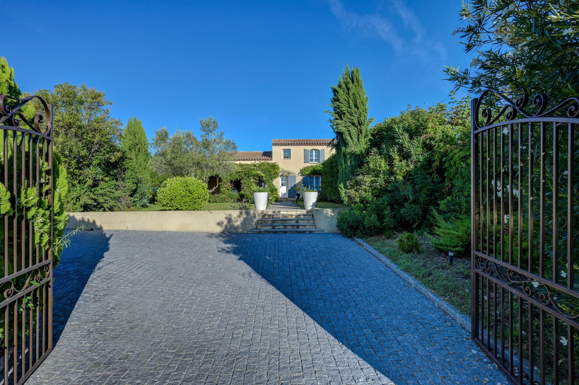 luxury house 4 Rooms for sale on AIX EN PROVENCE (13100)