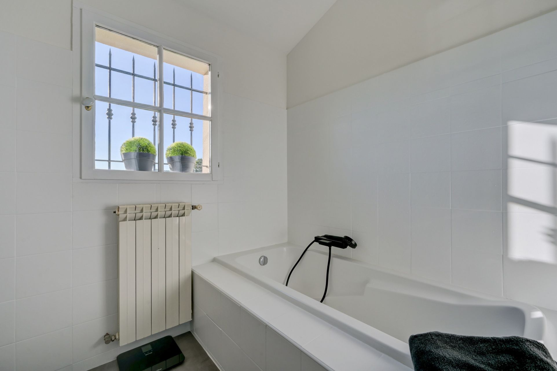 luxury house 4 Rooms for sale on AIX EN PROVENCE (13100)