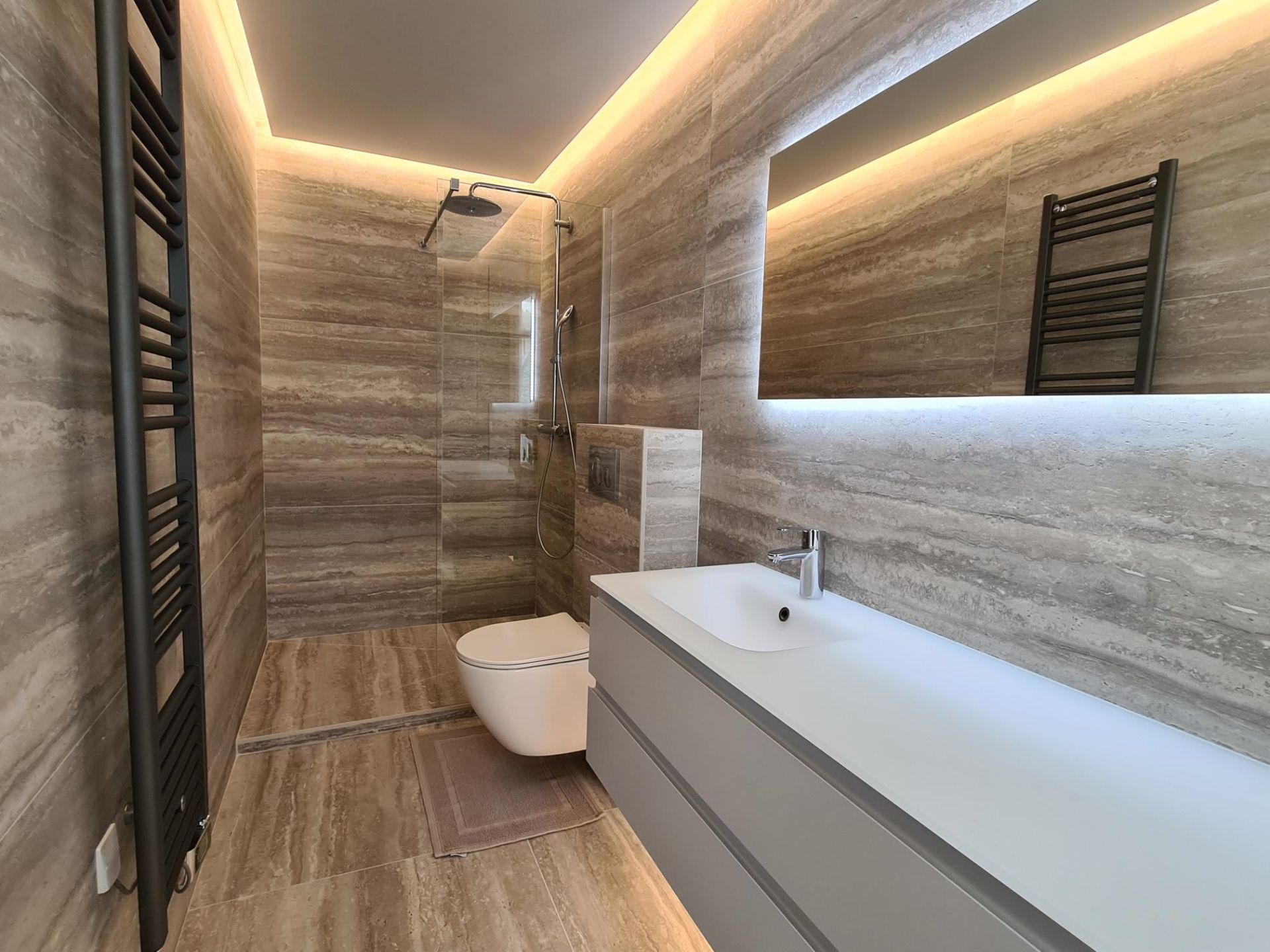 townhouse 6 Rooms for sale on CANNES (06400)