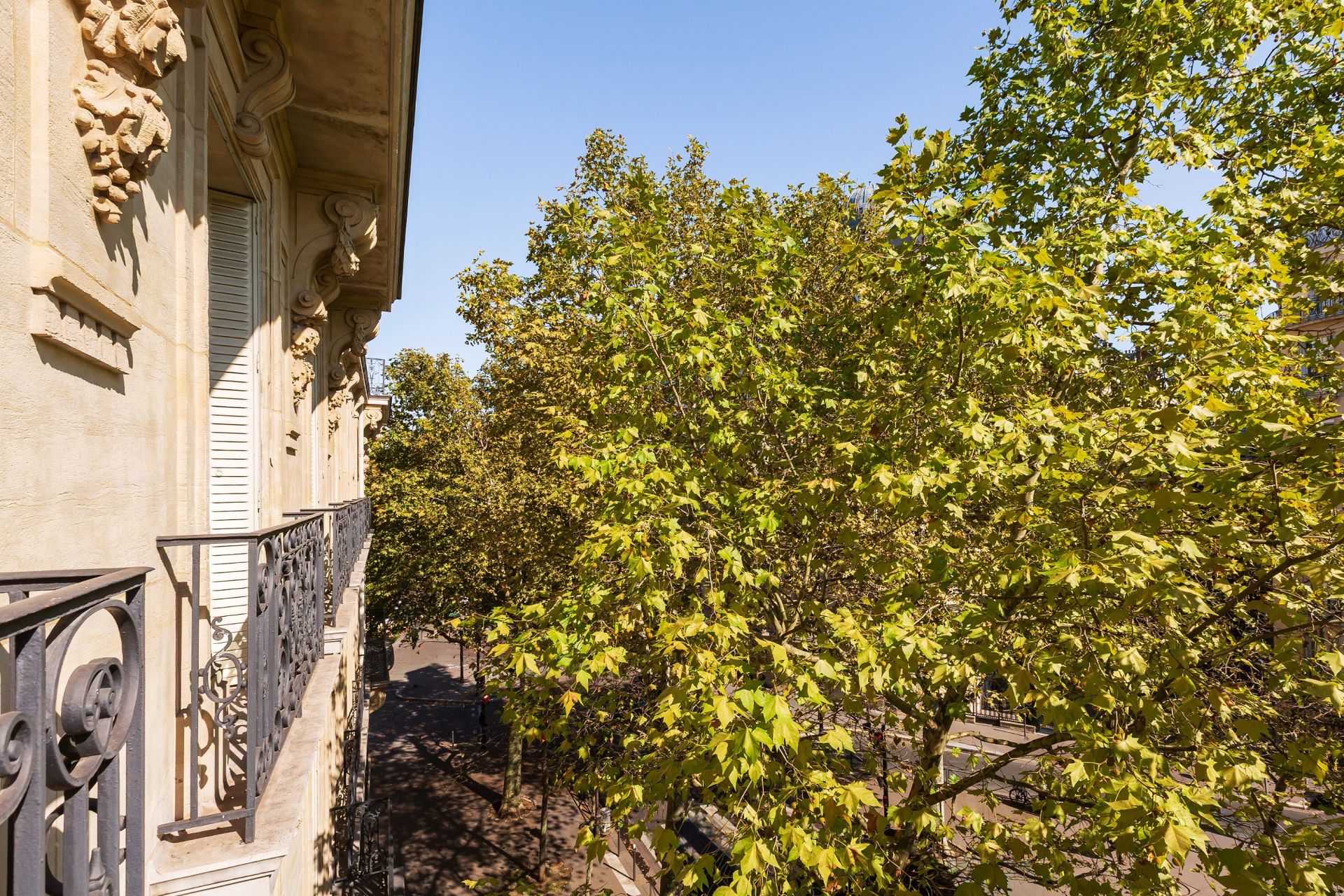 luxury apartment 7 Rooms for sale on PARIS (75016)