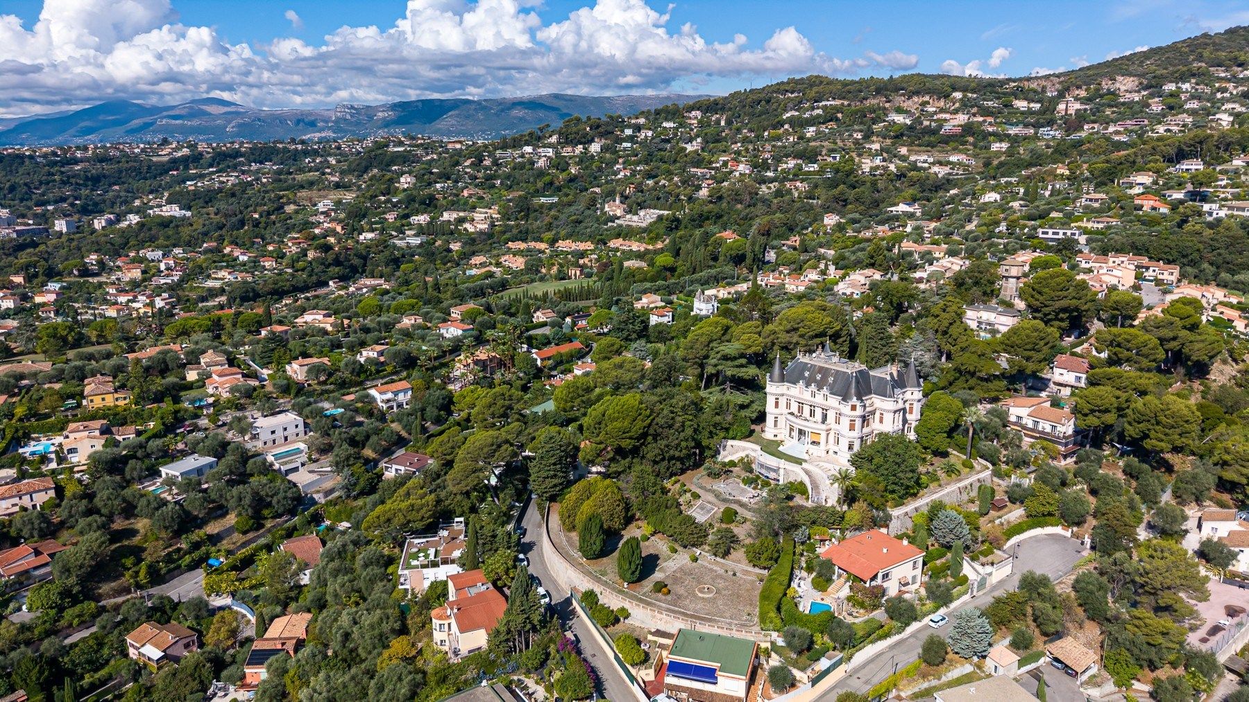 contemporary house 6 Rooms for sale on NICE (06000)