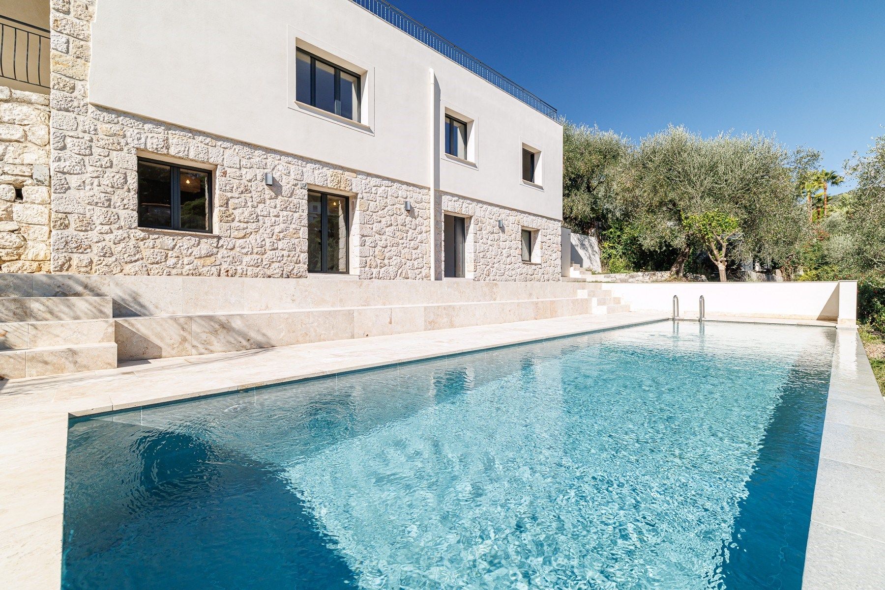 contemporary house 6 Rooms for sale on NICE (06000)