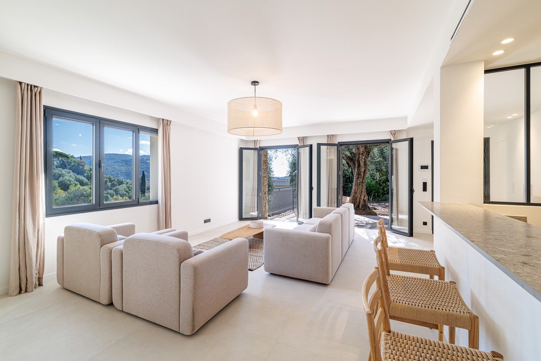 contemporary house 6 Rooms for sale on NICE (06000)