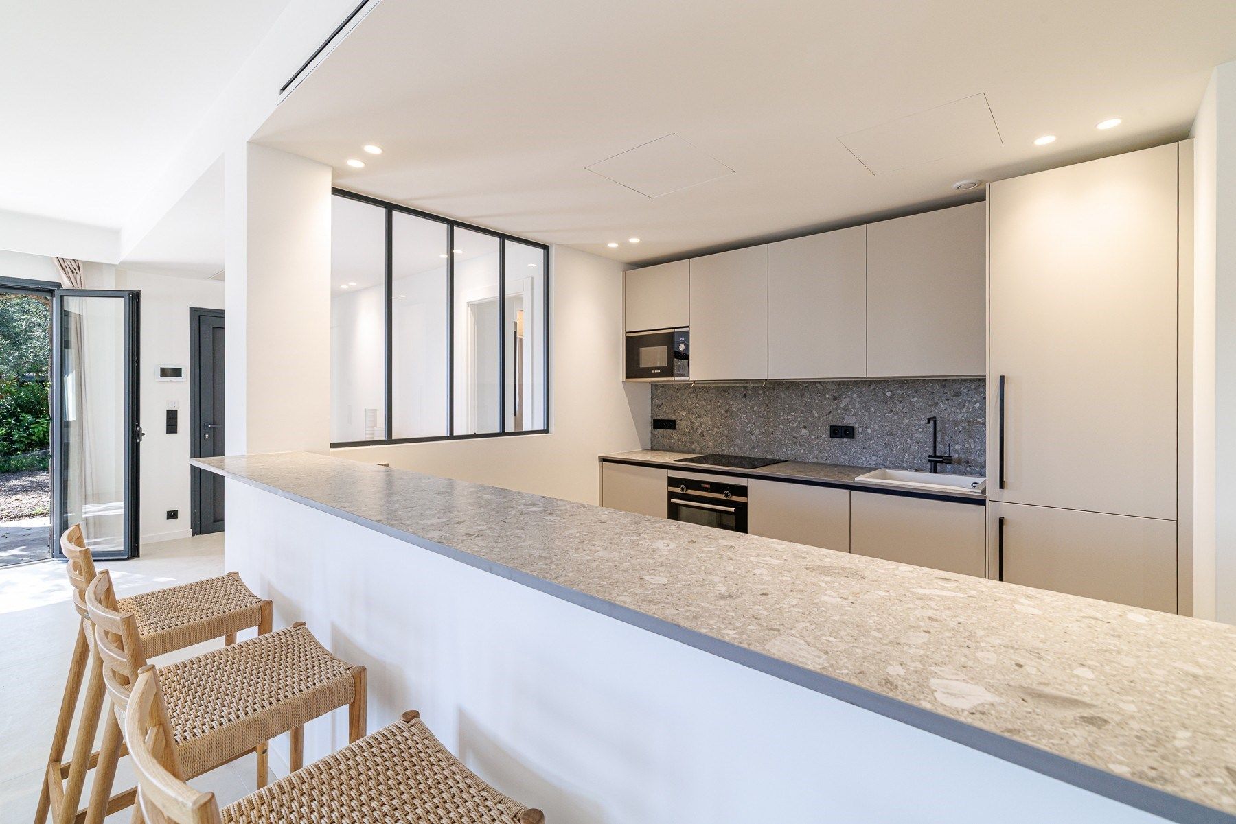 contemporary house 6 Rooms for sale on NICE (06000)