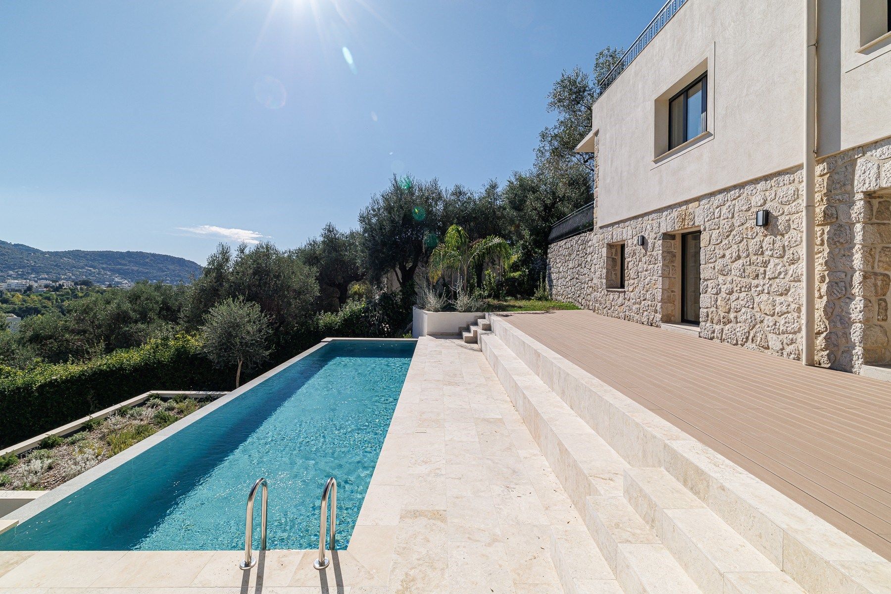 contemporary house 6 Rooms for sale on NICE (06000)