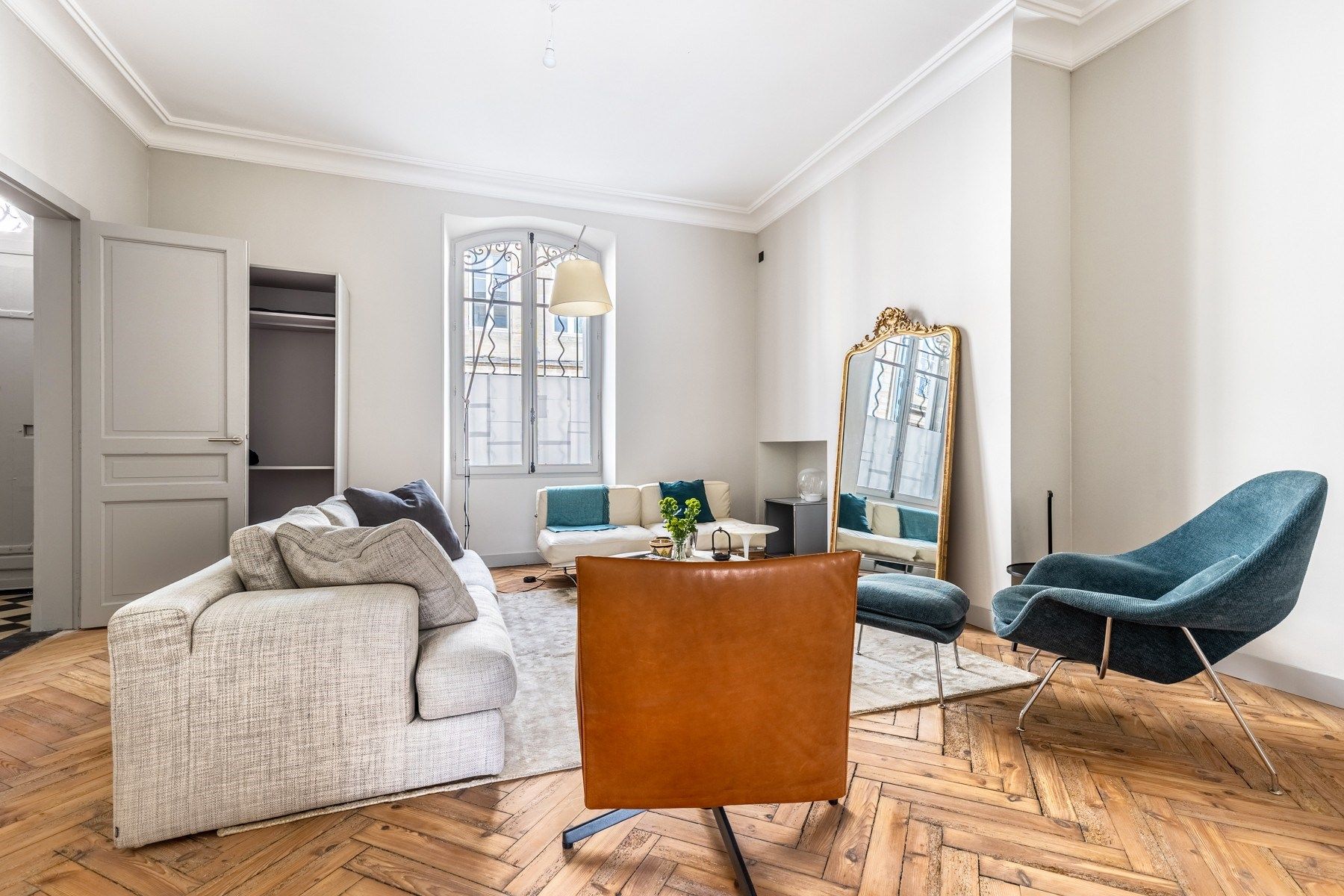 luxury house 5 Rooms for sale on BORDEAUX (33000)