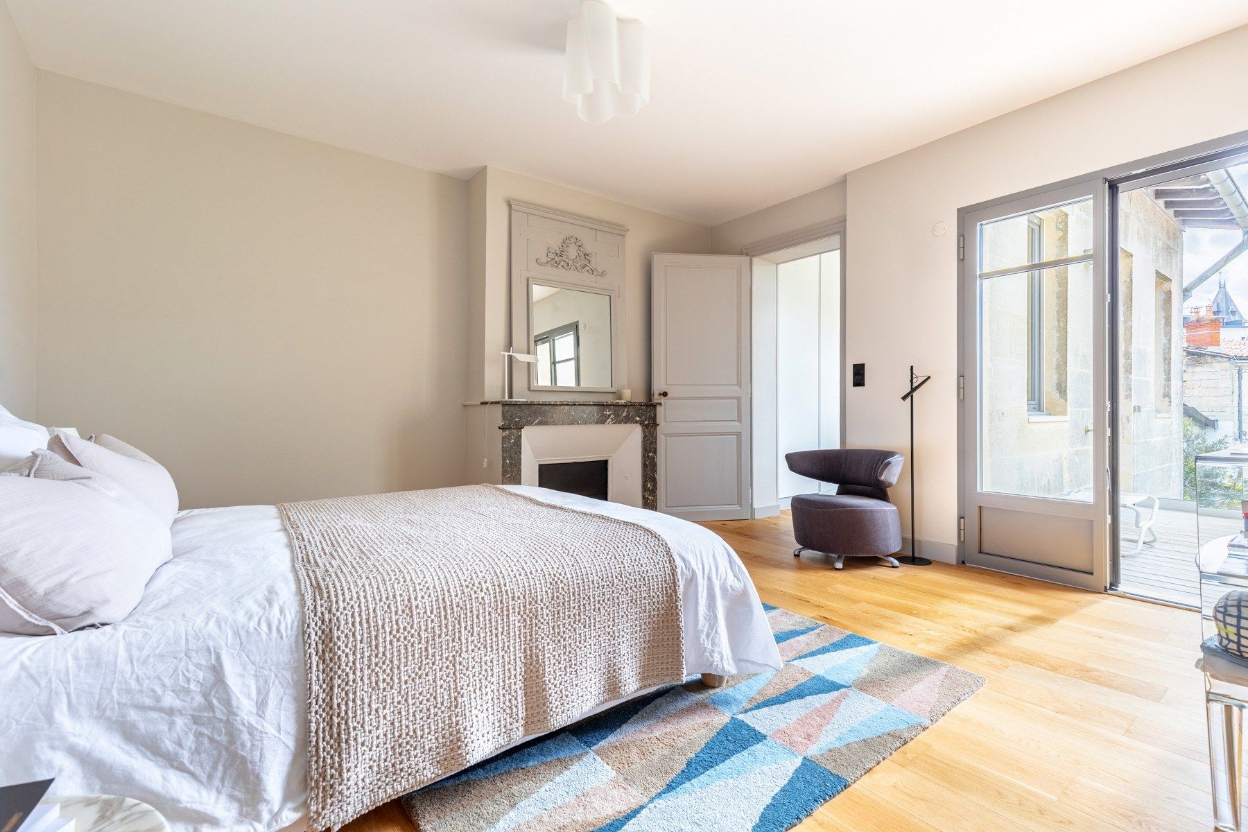 luxury house 5 Rooms for sale on BORDEAUX (33000)